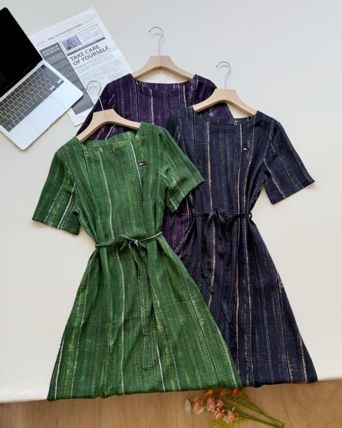 Elegant Mulberry Silk Embroidered Dress - Lightweight & Luxurious 1 Elegant Mulberry Silk Embroidered Dress – Lightweight & Luxurious