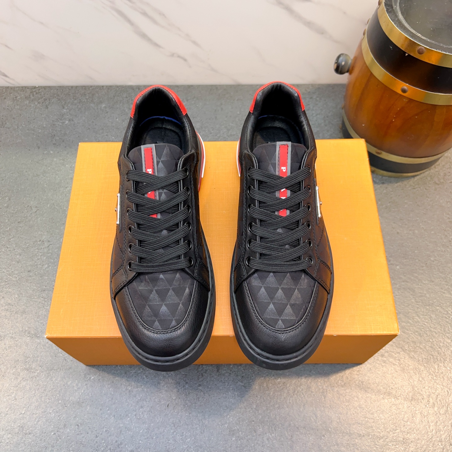 NO:347992,High-quality [Prada] men's shoes with high-end brands in autumn and winter, the latest masterpiece of the official website 11 is imported cowhide + top layer sheep lining insole, extremely breathable, genuine leather, rich European fashion atmosphere, atmospheric shoe last, dick burst out, high-end quality, exclusive new style, compared with the official quality, beautiful 11 ​​replica [color]!  Create a fashionable personality to set off your uniqueness!  A must-have for trendy men! Classic size: 38-44, two colors A444, prada, cowhide19860909高品质【普拉达】秋冬增高四季款男鞋高端品牌 官网11最新力作鞋面采用进口牛皮+头层羊里皮鞋垫透气性极强真皮里,浓郁的欧洲时尚气息 大气的鞋楦 屌爆了 高端品质,独家新款,与官方的质量相比美的11复刻[色]！打造时尚个性衬托你的与众不同！潮男必备!经典尺码:38-44,两色A444,,prada,cowhide,Men's shoes