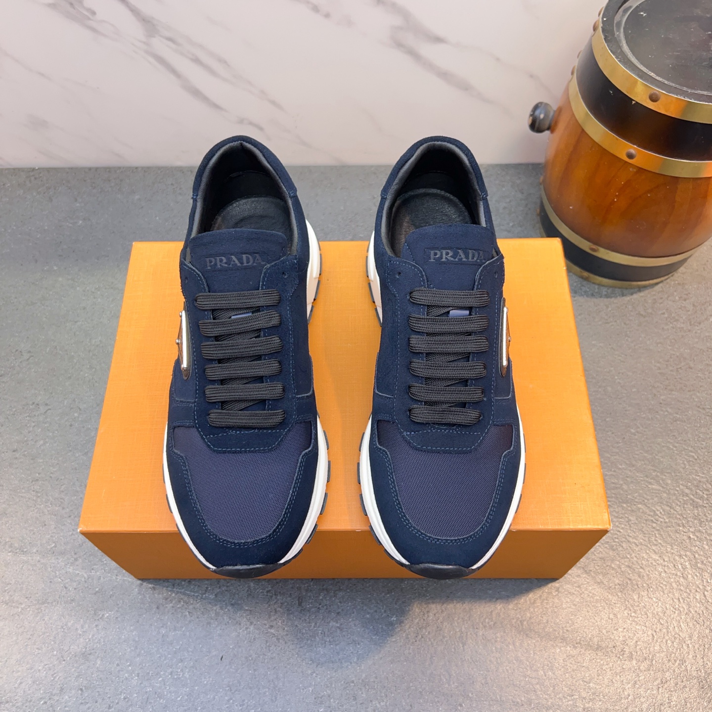 NO:347967,High-end goods [Prada] four-season men's shoes high-end brand. The latest masterpiece of the official website 11 uses imported high-end version materials + sheepskin lining, a strong European fashion atmosphere, an atmospheric shoe last, a dick burst out. High-end quality, exclusive new style, compared with the official quality, beautiful 11 ​​replica [color]!  Create a fashionable personality to set off your uniqueness!  A must-have for trendy men! Classic size: 38-44, four colors.A9, prada, sheepskin19860909高端货【普拉达】四季款男鞋高端品牌 官网11最新力作鞋面采用进口高端版本材料 +羊皮内里,浓郁的欧洲时尚气息 大气的鞋楦 屌爆了 高端品质,独家新款,与官方的质量相比美的11复刻[色]！打造时尚个性衬托你的与众不同！潮男必备!经典尺码:38-44,四色.A9,,prada,sheepskin,Men's shoes