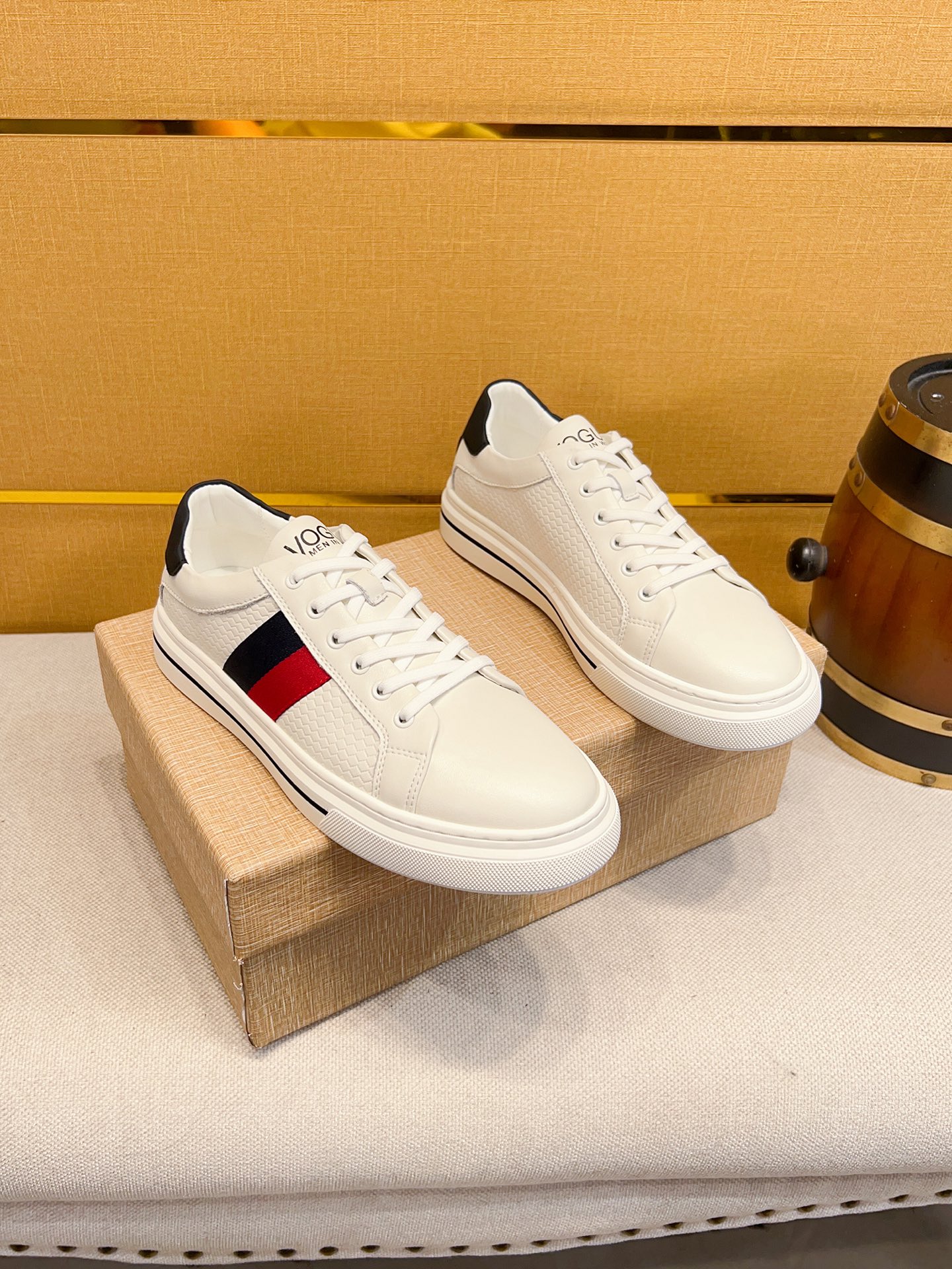 NO:344506,GUCCI [Gucci] New fashion high-end custom brand, new model is on the market, must be sold in the picture above. Top luxury brand, latest fashion casual men's shoes, trendy and versatile style, relaxed and sporty style, comparable to genuine products without pressure, imported Italian beef leather + cowhide + genuine leather inner texture is amazing. Plus super fine workmanship. Original personalized fashionable rubber wear-resistant sole, light and comfortable on the feet, size 38-44, 2 colors available A19,, gucci, cowhide19860909GUCCI【古奇】新款时尚高端定制品牌,新款上市,上图必卖 顶级奢侈品牌,最新時尚休闲男鞋,潮流百搭之款,轻松运动风,媲美正品无压力,意大利进口牛猄皮+牛皮+真皮内里 质感好到爆.加超精细做工.原版个性时尚橡胶耐磨大底,上脚轻巧舒适,码数38-44,2色可选A19,,gucci,cowhide,Men's shoes