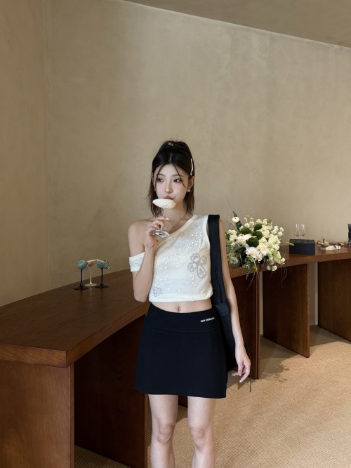 ANN ANDELMA Mini Skirt - High Waist, Comfortable & Stylish 1 ANN ANDELMA Mini Skirt - High Waist, Comfortable & Stylish