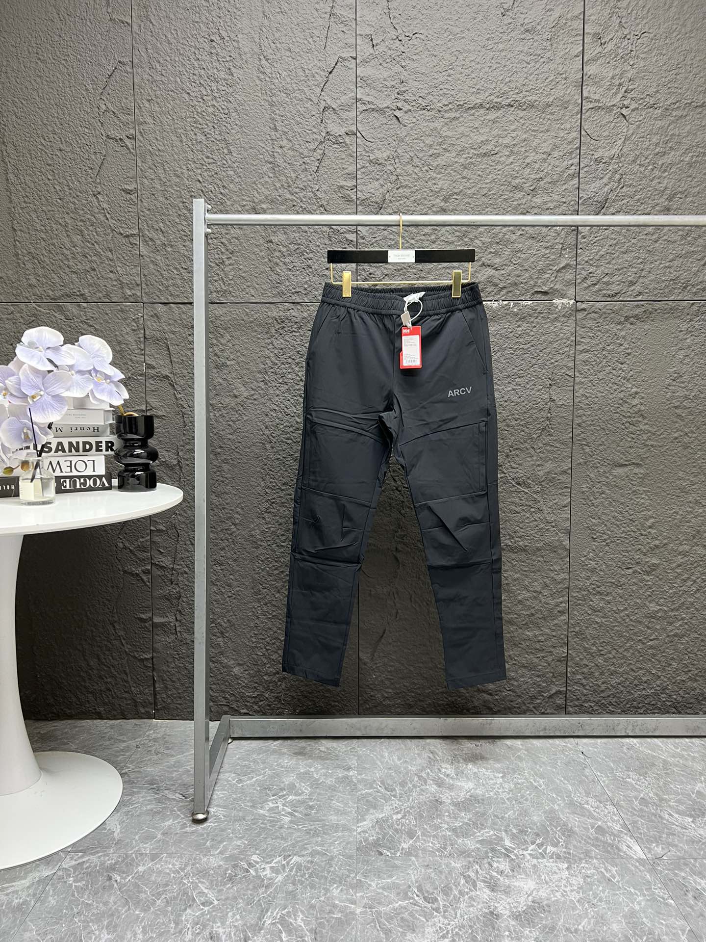 💰155
HELLY HANSEN/HH 春夏新款男户外都市休闲防晒弹力立体版型梭织长裤
3D版型多片立体裁剪
提高活动舒适度
腰头松紧带设计方便日常穿脱
隐形拉链设计简约便携储物
梭织面料 83%锦纶17%氨纶
M腰部松紧90臀围100裤长99
建议100-125斤
L腰部松紧94臀围104裤长101
建议130-150斤
XL腰部松紧98臀围108裤长103
建议150-170斤
XXL腰部松紧102臀围112裤长105
建议170-190斤