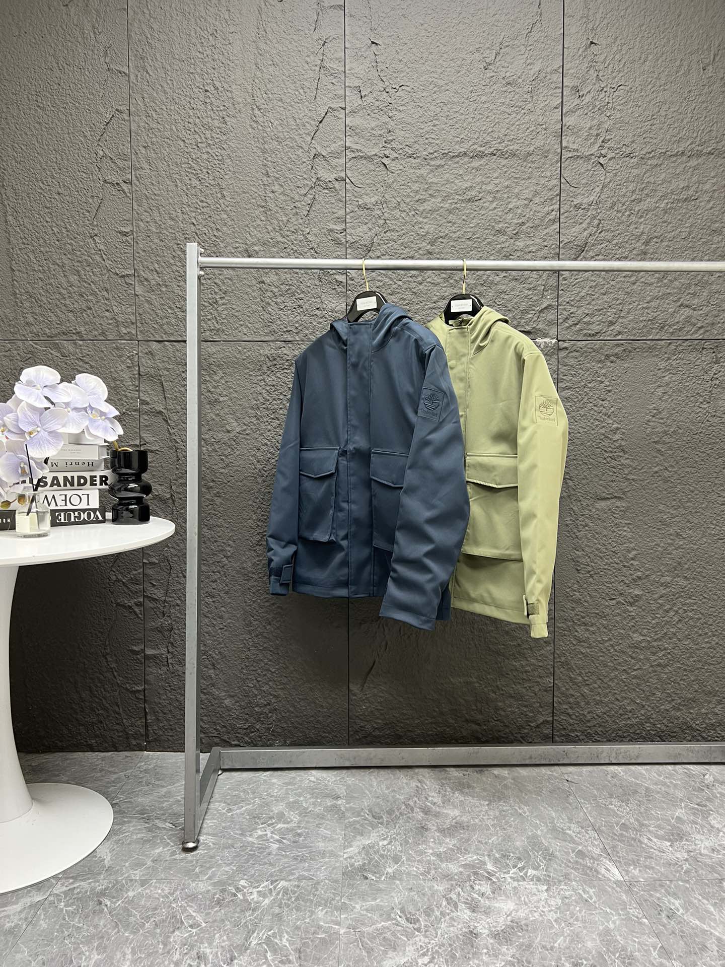 💰230
Timberland 添柏岚/户外休闲防水冲锋外套夹克｜A2PD8
两色原版购入还原 品质性能兼备 户外工装首选
颜色：宝石蓝 卡塞绿
尺码：M L XL XL
衣长   71	     73 	       75         77
胸围   110 	     114   	  118       122
肩宽    46        48         50         52
袖长    63         65         67       69