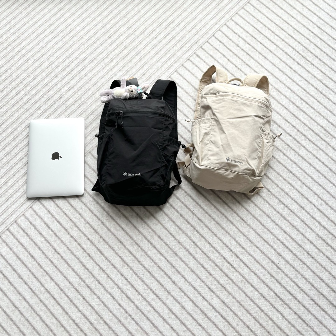 💰165
出口日本订单 雪峰snowpaek 17L尼龙面料超轻量户外徒步防水背包 男女款
尺寸:28*12*42cm,17L
颜色:灰色 黑色 米白色
细节做工包括材质同步原版;采用高品质尼龙水洗布面料,轻盈耐磨,防水防污,易于打理。Ykk拉链 每处细节都带品牌标识!内里也无可挑剔!带有品牌字母印花!包身特别亲,可以随意卷折叠仅一拳大小 方便携带!
男女均可 山系背包。