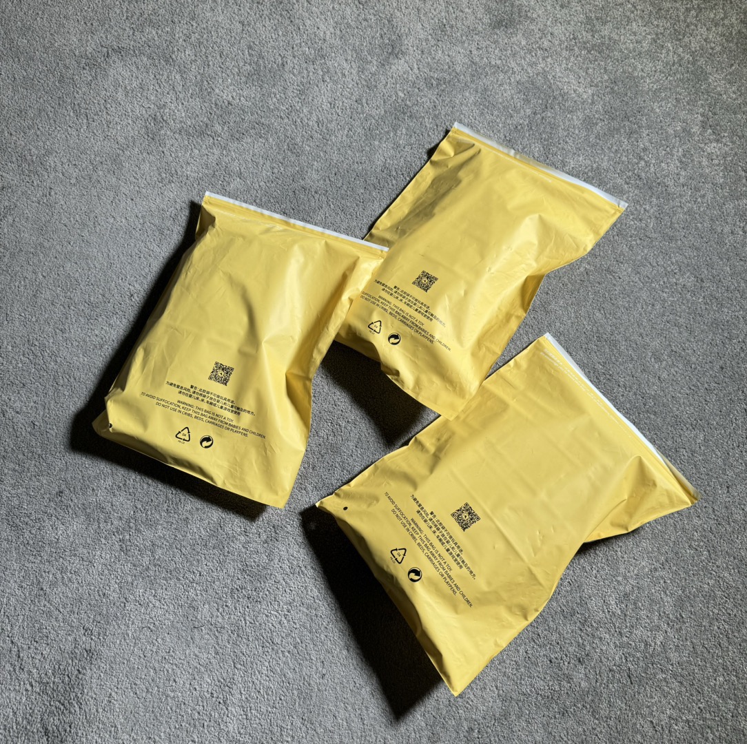 💰110
 牛逼货来袭！原厂出品！
顶级户外大厂跟单出来的货！
经常给🐦🐘🐭🪨等户外大牌代工的厂子！
瑞典🇸🇪攀山鼠KLATTERMUSEN 运动休闲胸包单肩斜挎腰包5L 常规 男女同款情侣款 
全部原包装！带防伪贴纸！防盗扣！
全部和柜上一模一样！