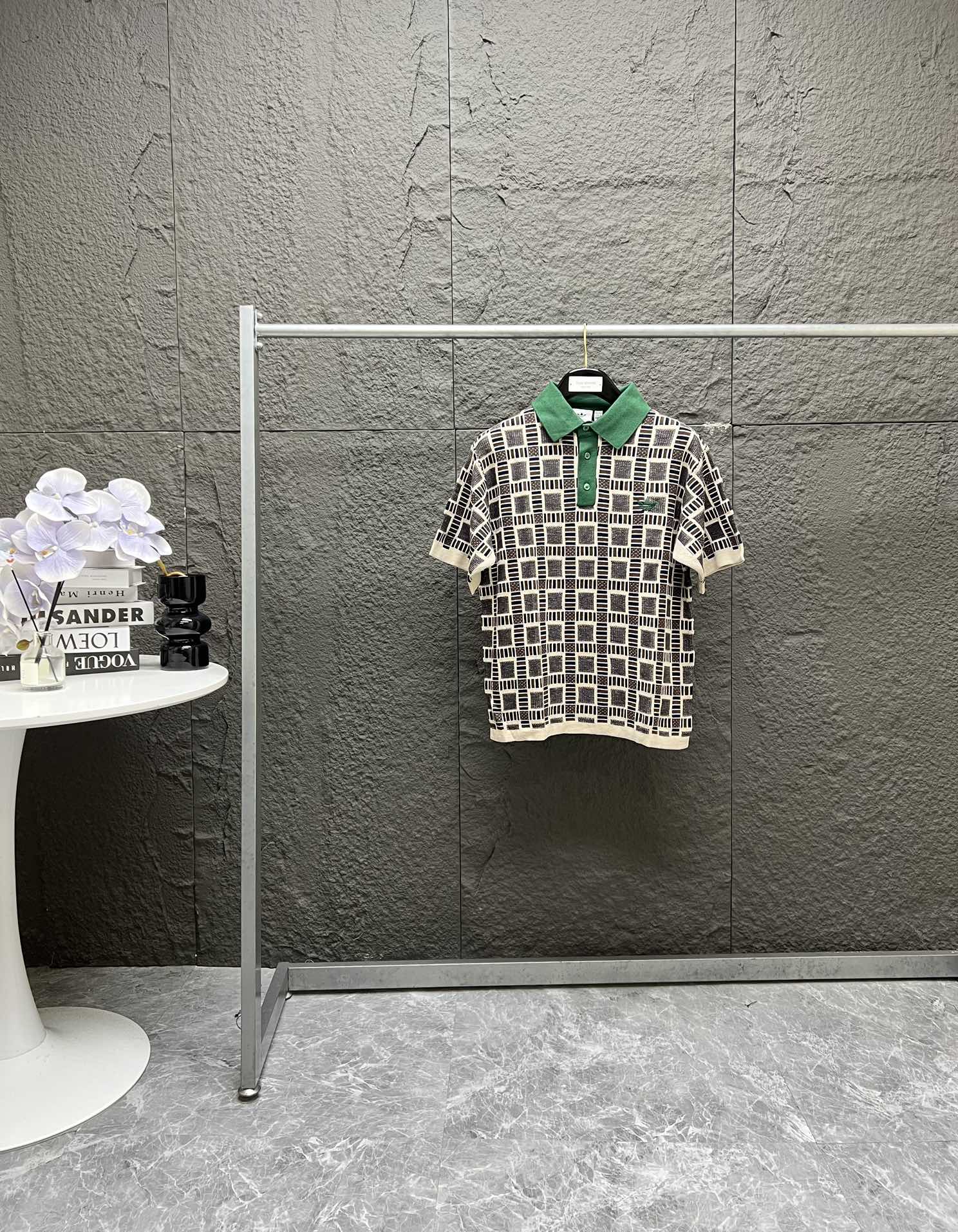 💰180
adidas originals x Brain Dead 脑死亡联名款 Trefoil SS25 运动短袖Polo衫 男女同款
adidas Originals 与 Brain Dead 再度携手,推出2025 春夏系列。
本季以网球运动为灵感,以焕新视角演绎 adidas 经典风格
Brain Dead 再次带来突破传统的创意表达,将大胆设计与品牌标志性美学注入 adidas 经典款式之中。
尺码:S M L XL
S 衣长 65 胸围 52 肩宽44
M 衣长 67 胸围 55 肩宽 46
L 衣长 69 胸围 58 肩宽 48
XL 衣长 71 胸围 61 肩宽 50