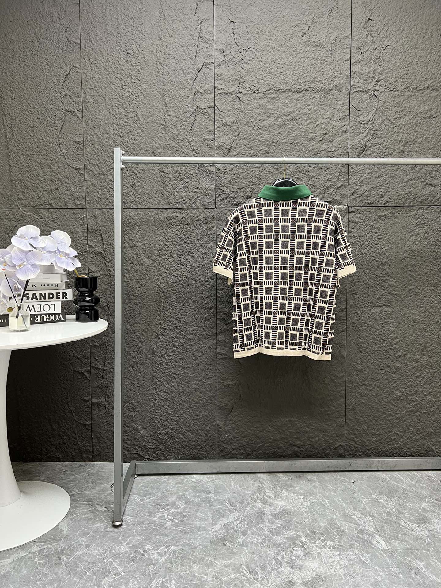 💰180
adidas originals x Brain Dead 脑死亡联名款 Trefoil SS25 运动短袖Polo衫 男女同款
adidas Originals 与 Brain Dead 再度携手,推出2025 春夏系列。
本季以网球运动为灵感,以焕新视角演绎 adidas 经典风格
Brain Dead 再次带来突破传统的创意表达,将大胆设计与品牌标志性美学注入 adidas 经典款式之中。
尺码:S M L XL
S 衣长 65 胸围 52 肩宽44
M 衣长 67 胸围 55 肩宽 46
L 衣长 69 胸围 58 肩宽 48
XL 衣长 71 胸围 61 肩宽 50