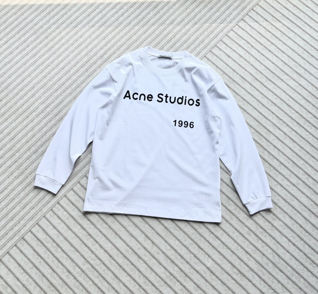 P145 AcneStudios 1996系列 纯棉字母印花长袖T恤打底衫 男女同款
采用100%纯棉高克重 双纱300克针织面料。袖口领口采用同缸染色螺纹。衣服棉质感十足,耐洗耐穿,acne的大爆1996系列 字母印花 建议百搭男女均可搭配。好穿的很。
𝐂𝐎𝐋𝐎𝐔𝐑:黑 白 杏 灰
𝐒𝐈𝐙𝐄:XS-L
XS肩宽48胸围102衣长68袖长56
S肩宽51胸围108衣长71袖长57
M肩宽53胸围114衣长74袖长58
L肩宽56胸围120衣长78袖长60