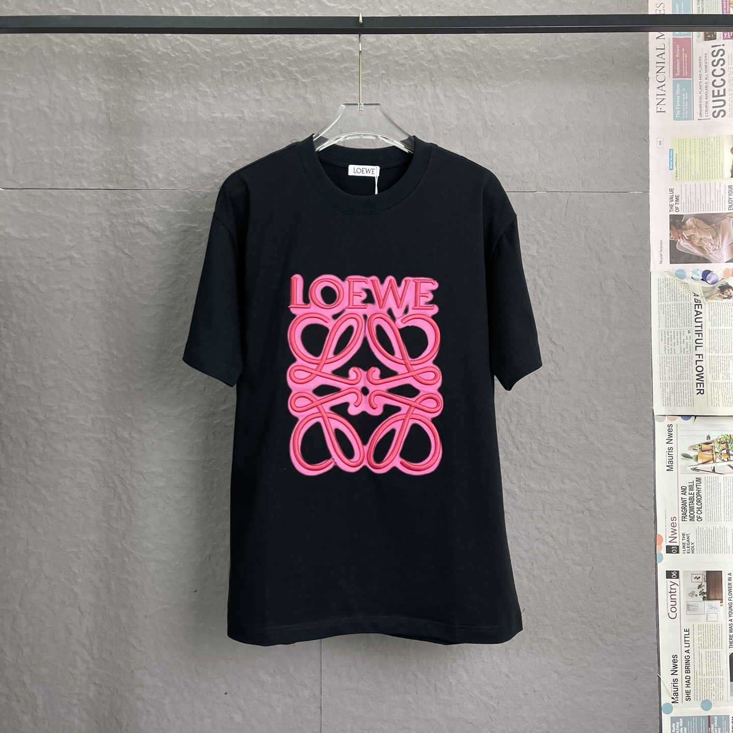 🅿️90 /A32 LOEWE 罗意威 高版本300高克重 刺绣工艺 独家专供新款原单男士休闲短袖 高端定制 高版本 时尚百搭爆款 进口面料 手感超柔软细腻 穿着亲肤舒适 高端精品 高温水洗处理，确保不变形不缩水，夏季穿搭，一件舒适有颜…