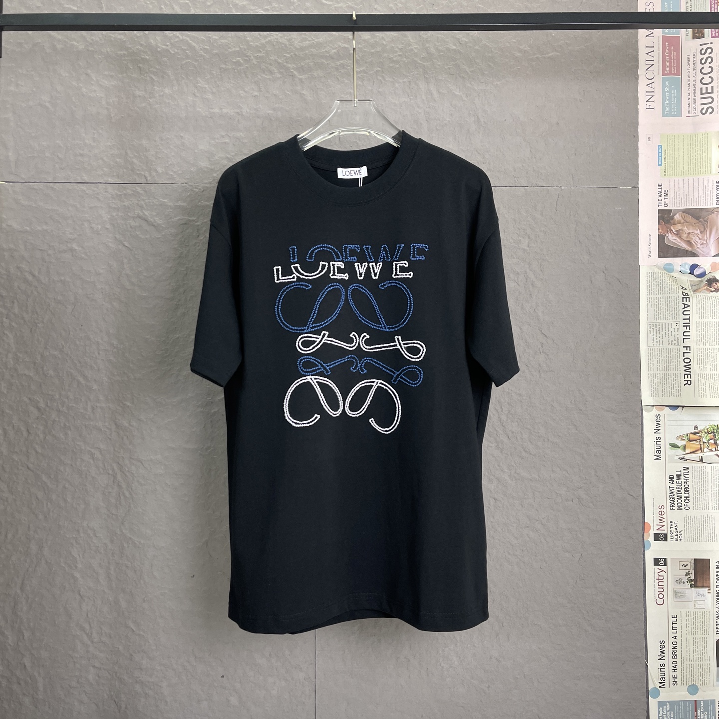 🅿️95 /A51 LOEWE 罗意威 高版本300高克重 拼色logo刺绣工艺 独家专供新款原单男士休闲短袖 高端定制 高版本 时尚百搭爆款 进口面料 手感超柔软细腻 穿着亲肤舒适 高端精品 高温水洗处理，确保不变形不缩水，夏季穿搭，…