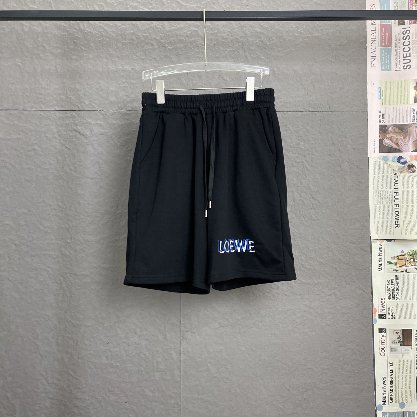 🅿️100 /A102 LOWEW 罗意威 25新款 刺绣🪡 短裤 男女同款 宽松版型 定制金属扣子 采用舒适面料水洗不开裂 原版纯棉定制面料 无任何色差宽松版型 上身舒适透气性好百搭时尚款式 尺码:M-XL 颜色:黑 白