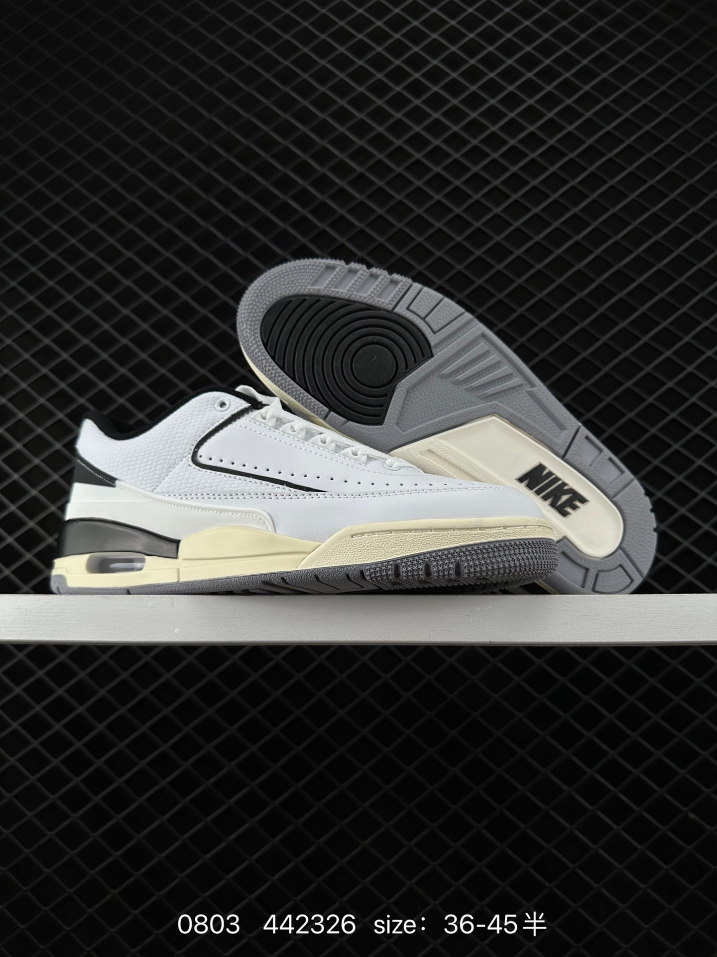 💰190
Jordan/乔丹 Air Jordan 2/3 Retro AJ 复古组合底低帮篮球鞋 鞋舌上 Wings Logo 以及内衬呈现。用上AJ3鞋底和AJ2鞋面的组合。组合在视觉上和谐,带有可视 Air Max 气垫的外底靴款的设计理念契合,鞋面融合光滑皮革鞋材。侧面穿孔设计巧妙透气,简约纯粹,装饰 TPU 鞋跟饰边,展示了引人注目的白色黑色水手色和水泥灰调色板。中底略微的氧化作旧凸显复古的年代感。Air Jordan 鞋舌内衬鞋垫和中底,配色方面比较稳妥,将两双AJ正代合二为一不多见 FD0384
类型:男女鞋
码数:36 36.5 37 38 38.5 39 40 40.5 41 42 42.5 43 44 45
编码:442326