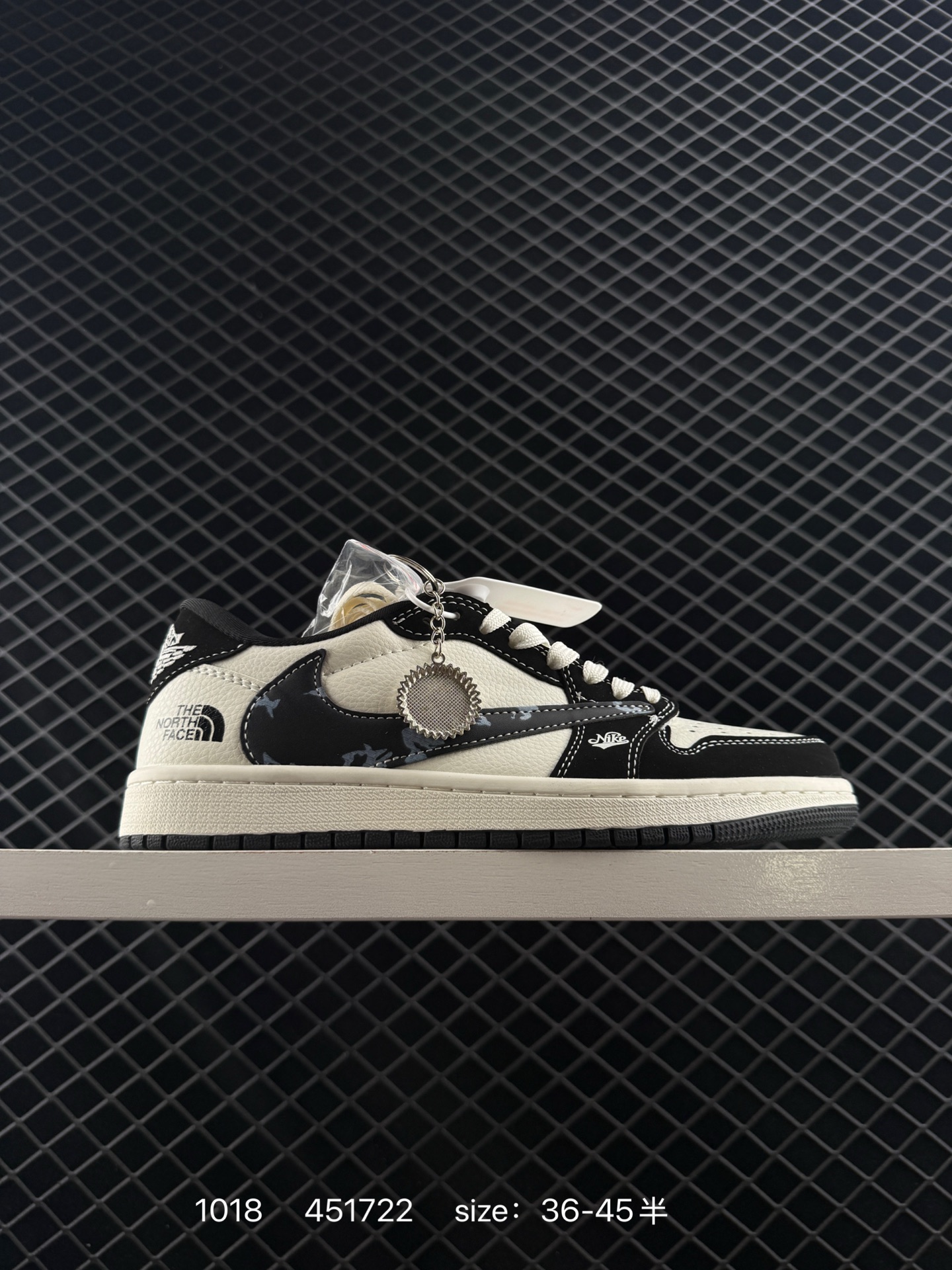 🈴💰210
真标✅Nike Air Jordan 1 x Travis Scott AJ1倒勾 乔一倒钩 ‘DIY’定制 耐克 低帮文化篮球鞋 
完美品质出货 细节如图所示  鞋面切割工整  冲孔整齐干净 中底拉帮线 整体清洁度非常好
货号:JW1188-148
尺码:36 36.5 37.5 38 38.5 39 40 40.5 41 42 42.5 43 44 45
编码：451722
 Size:36～45B