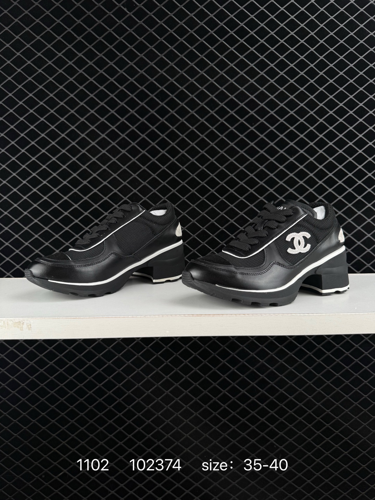 💰500
香奈儿Chanel 香奈儿 女鞋 2023 新款高级运动鞋、老爹鞋系列！各路网红.博主.潮人一夜刷爆小红书INS...正品11原版开模，鞋身轻便且有内增高的隐藏属性，上脚超柔软拉长腿部线条，包裹性十足，妥妥的百搭款利器。
 尺码：35 36 37 38 39 40 
编码：102374