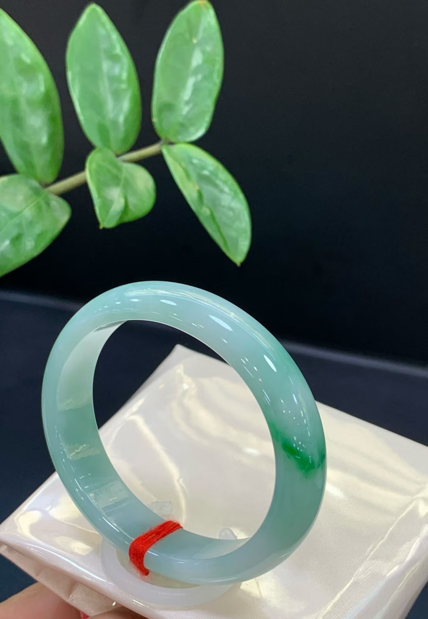 Iridescent Green Guifei Bangle
