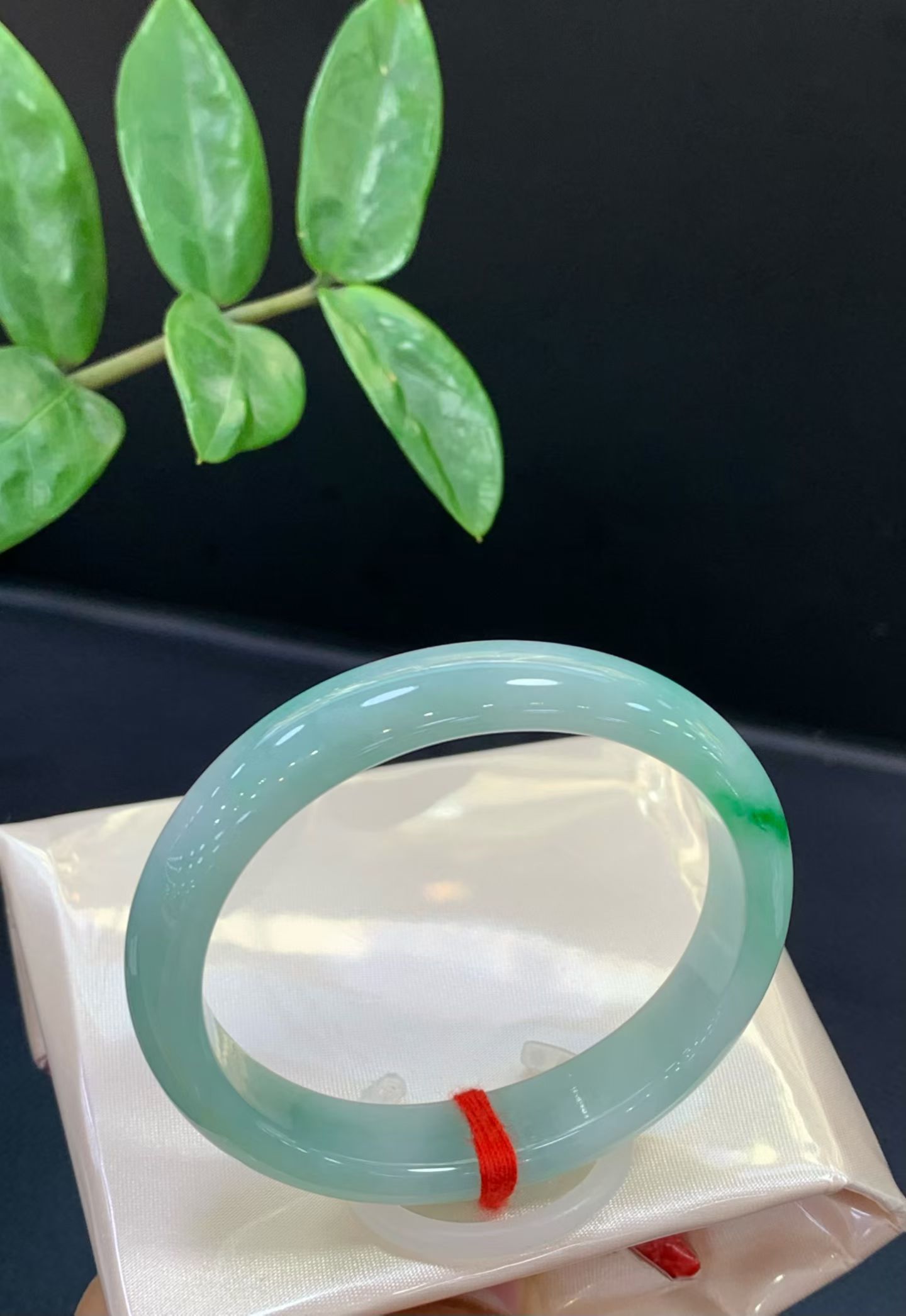 Green-flushed Guifei Bangle with Clear Base 3