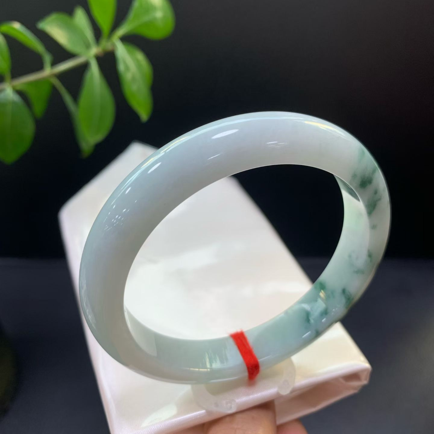 Flower-flecked Round Bangle 2
