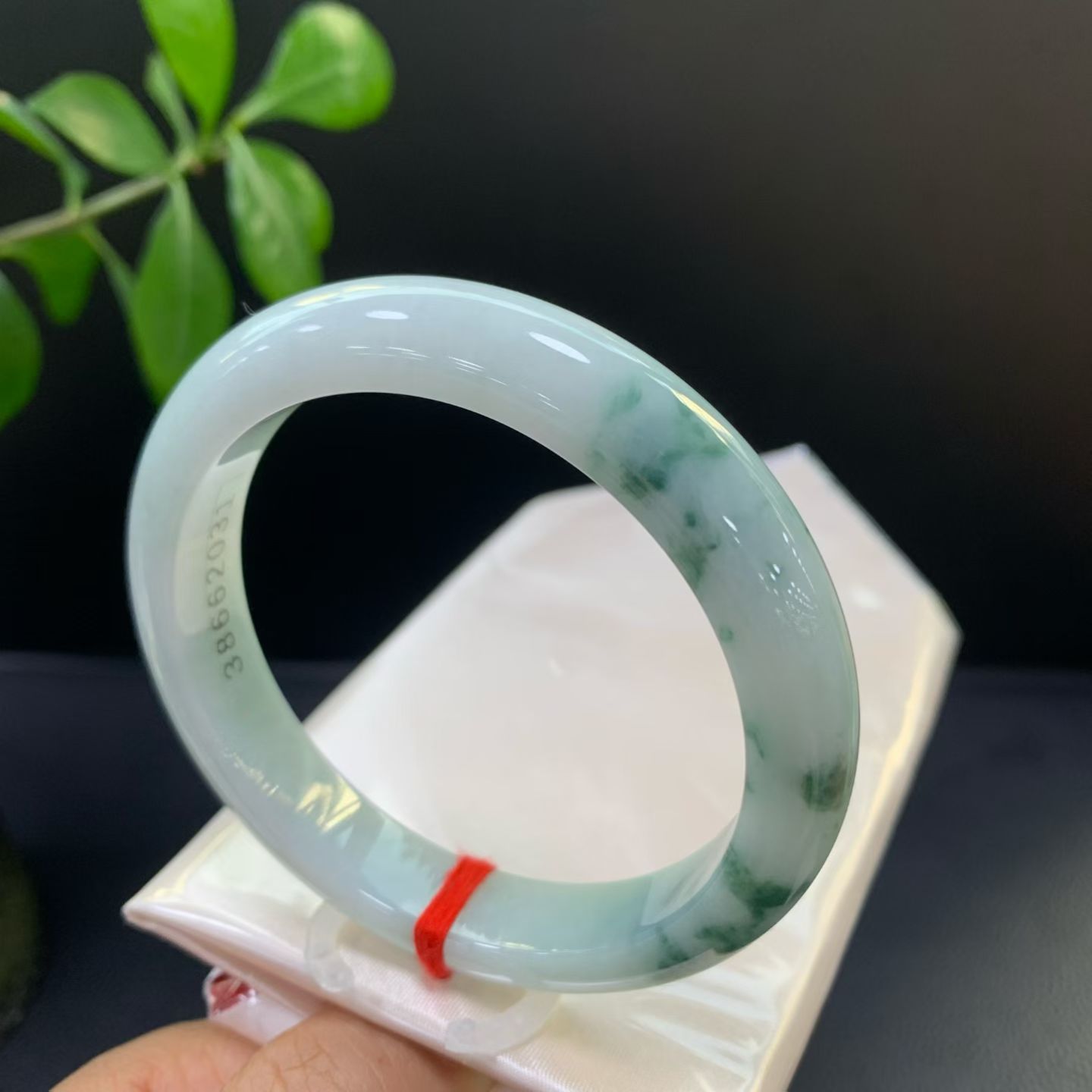 Flower-flecked Round Bangle 3