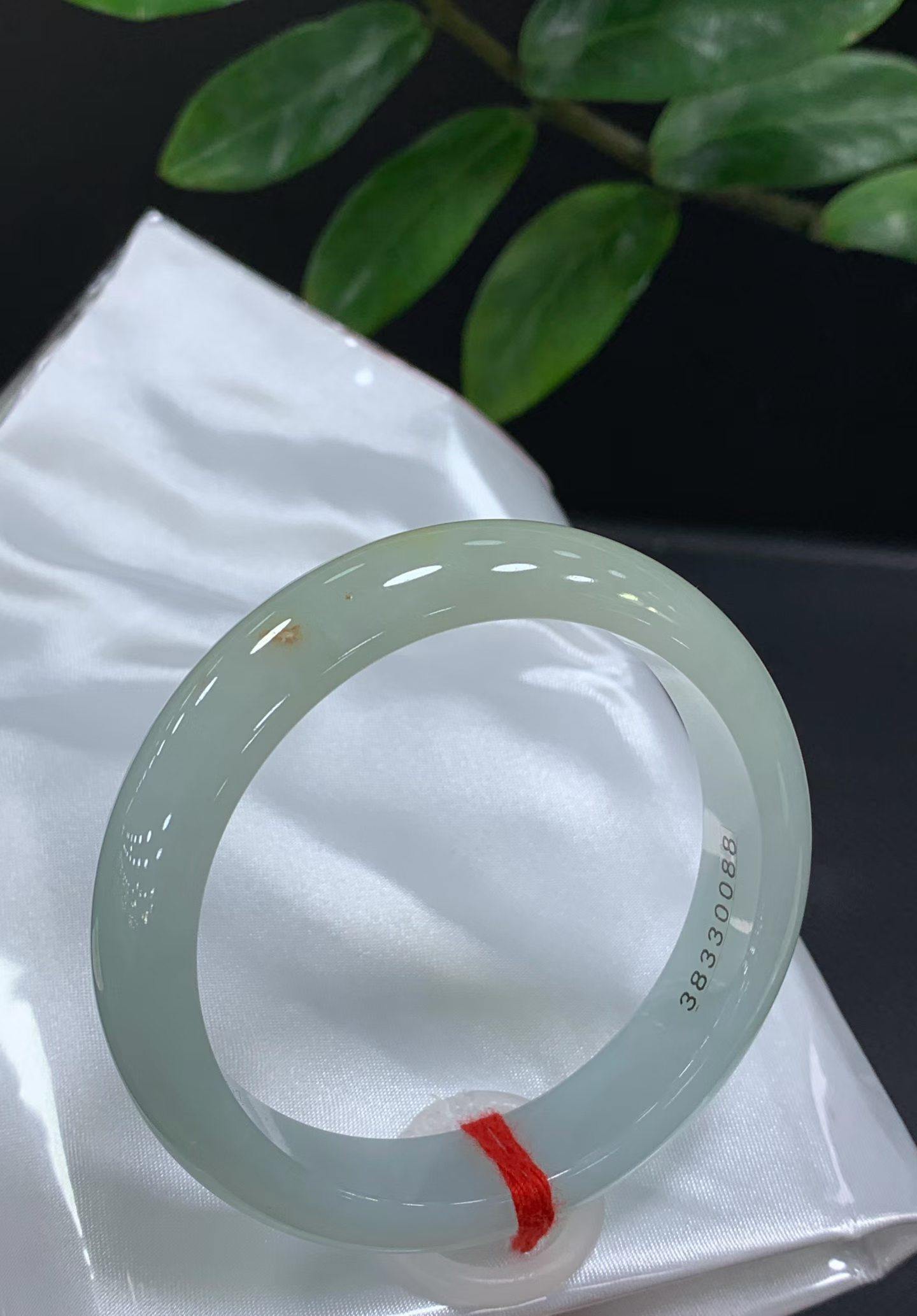Round bangle with clear base and floating yellow jade 3