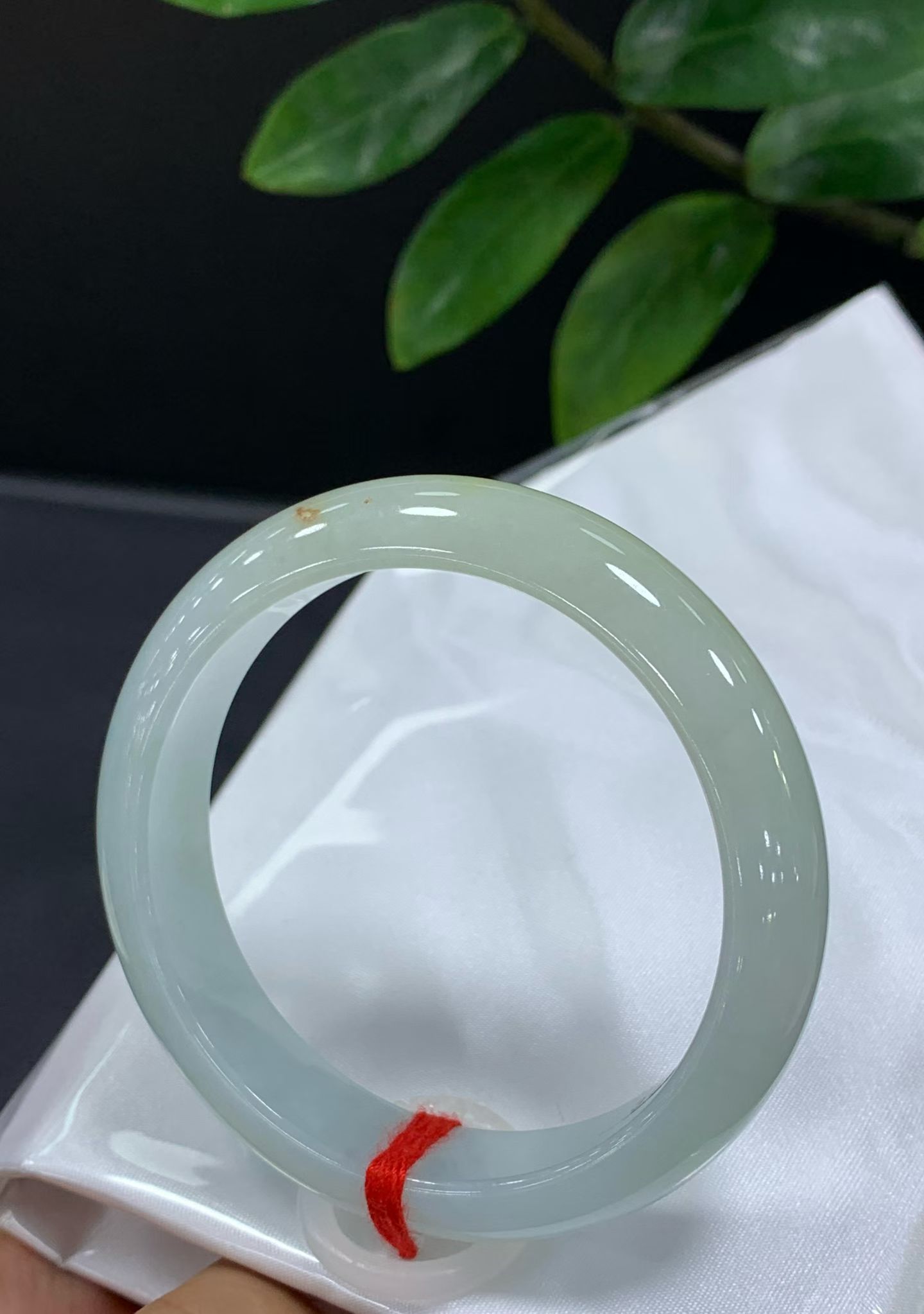 Round-cut sunny base with floating yellow jade