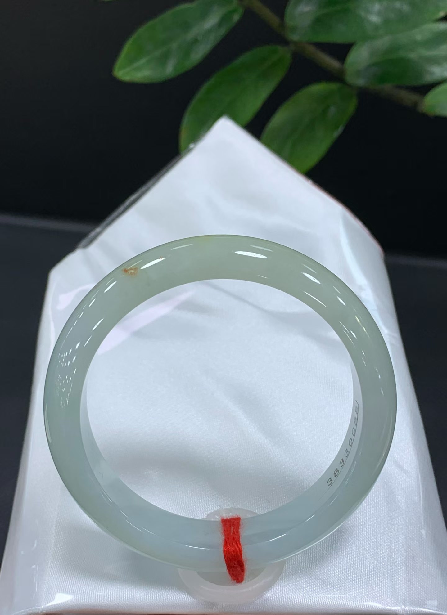 Round bangle with clear base and floating yellow jade 2