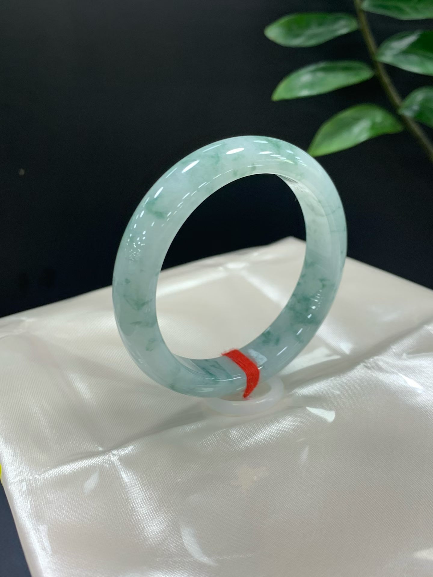 Full-circle floral pattern peace bangle 3