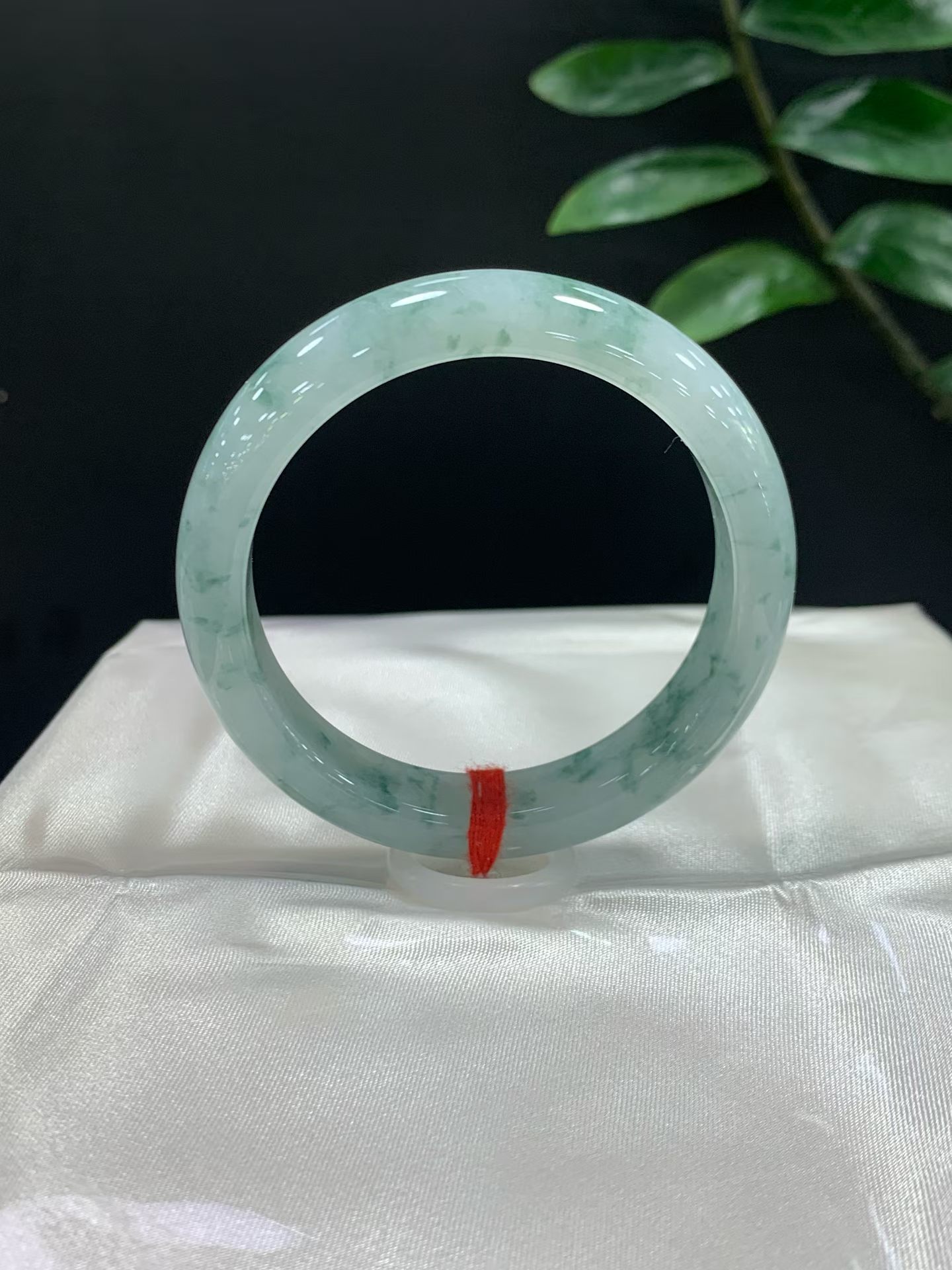 Full-circle floral pattern peace bangle 2