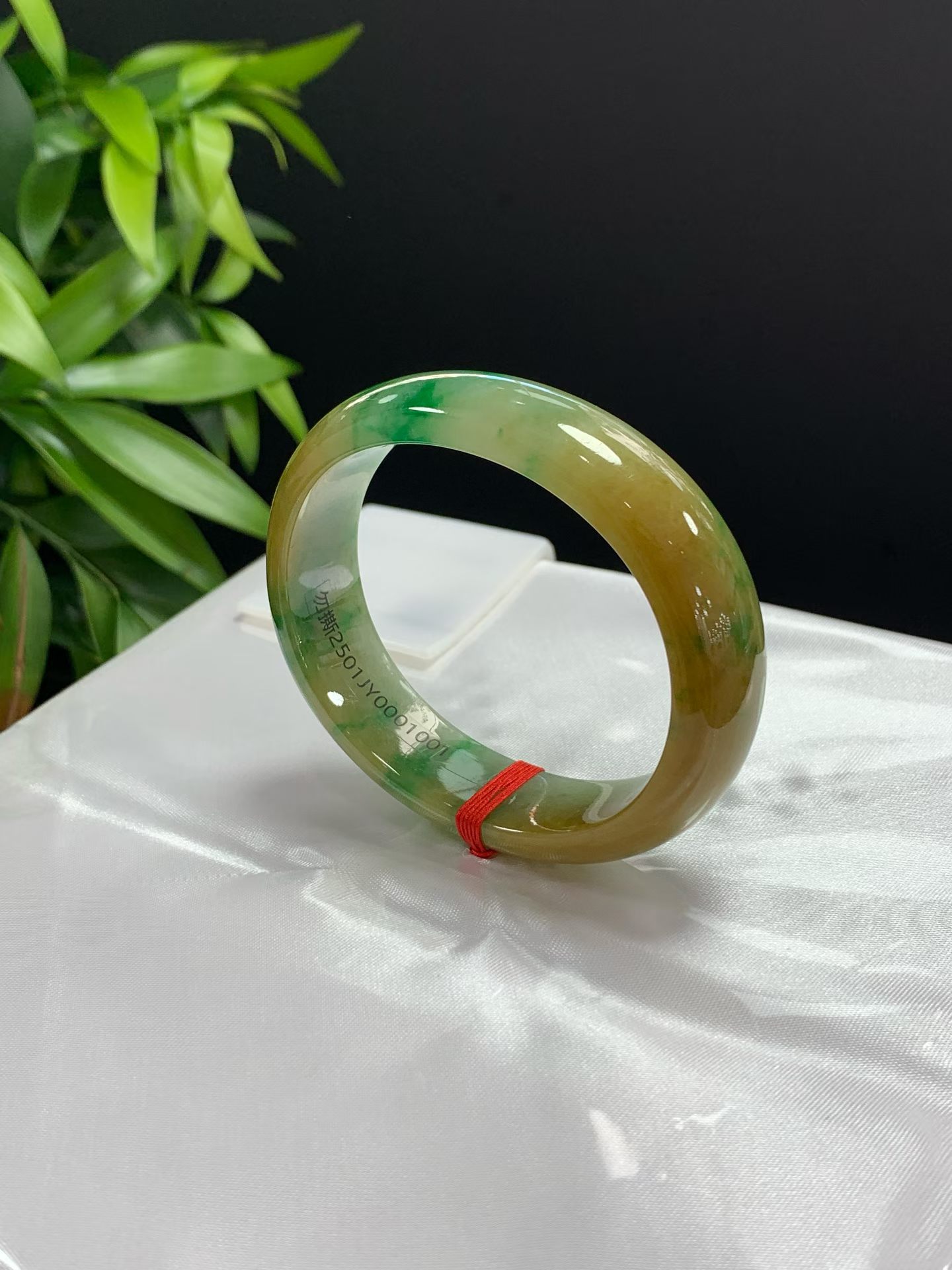 Yellow-Green Specialty贵妃 Bangle 3