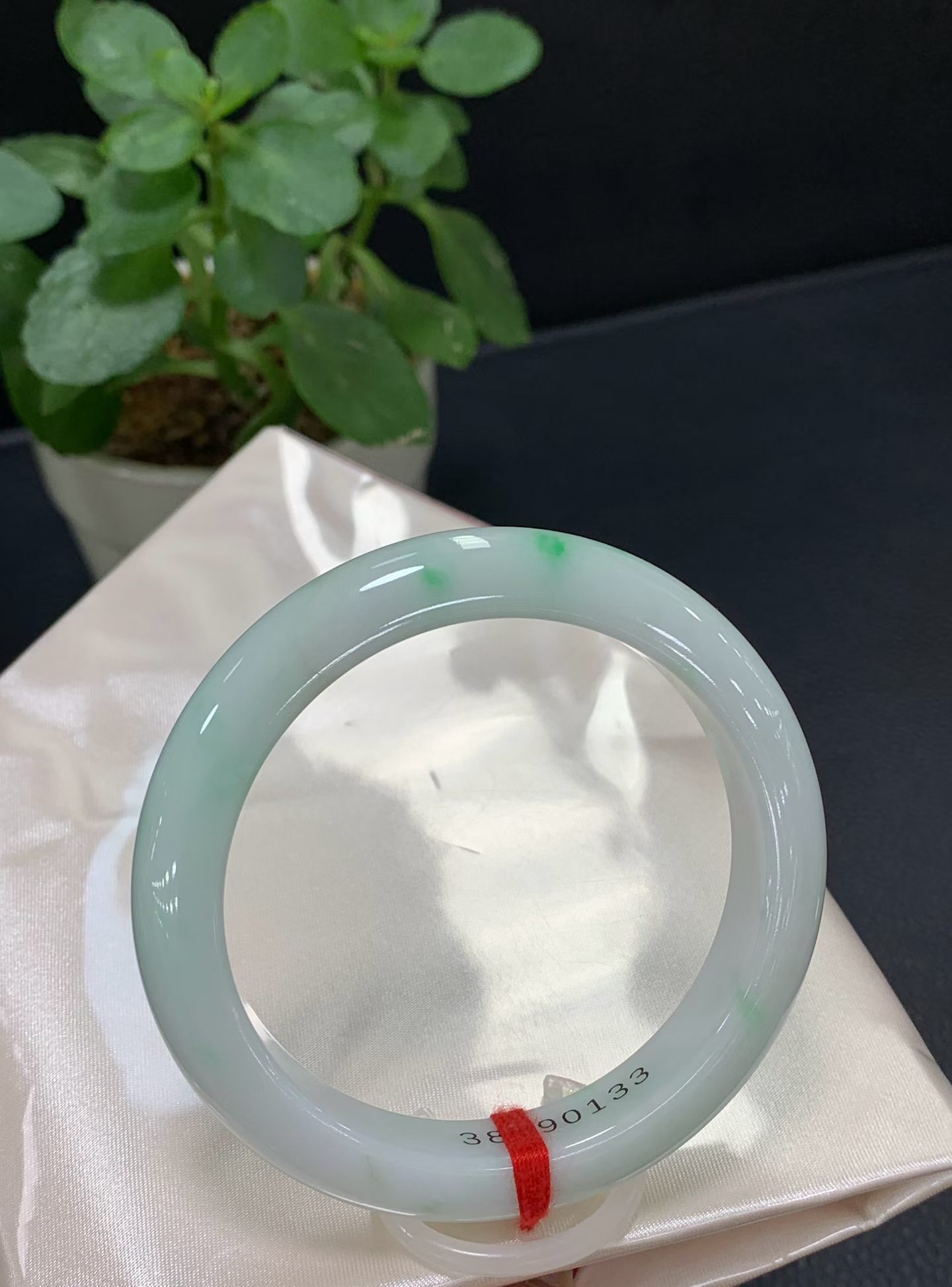 Round white base green 3