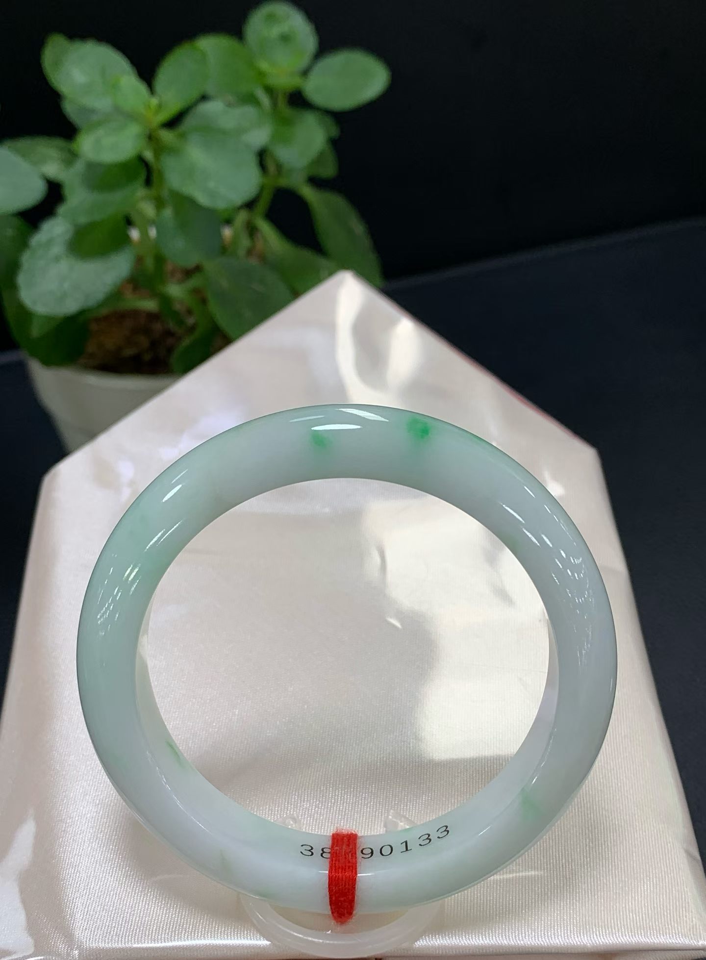 Round white base green 2