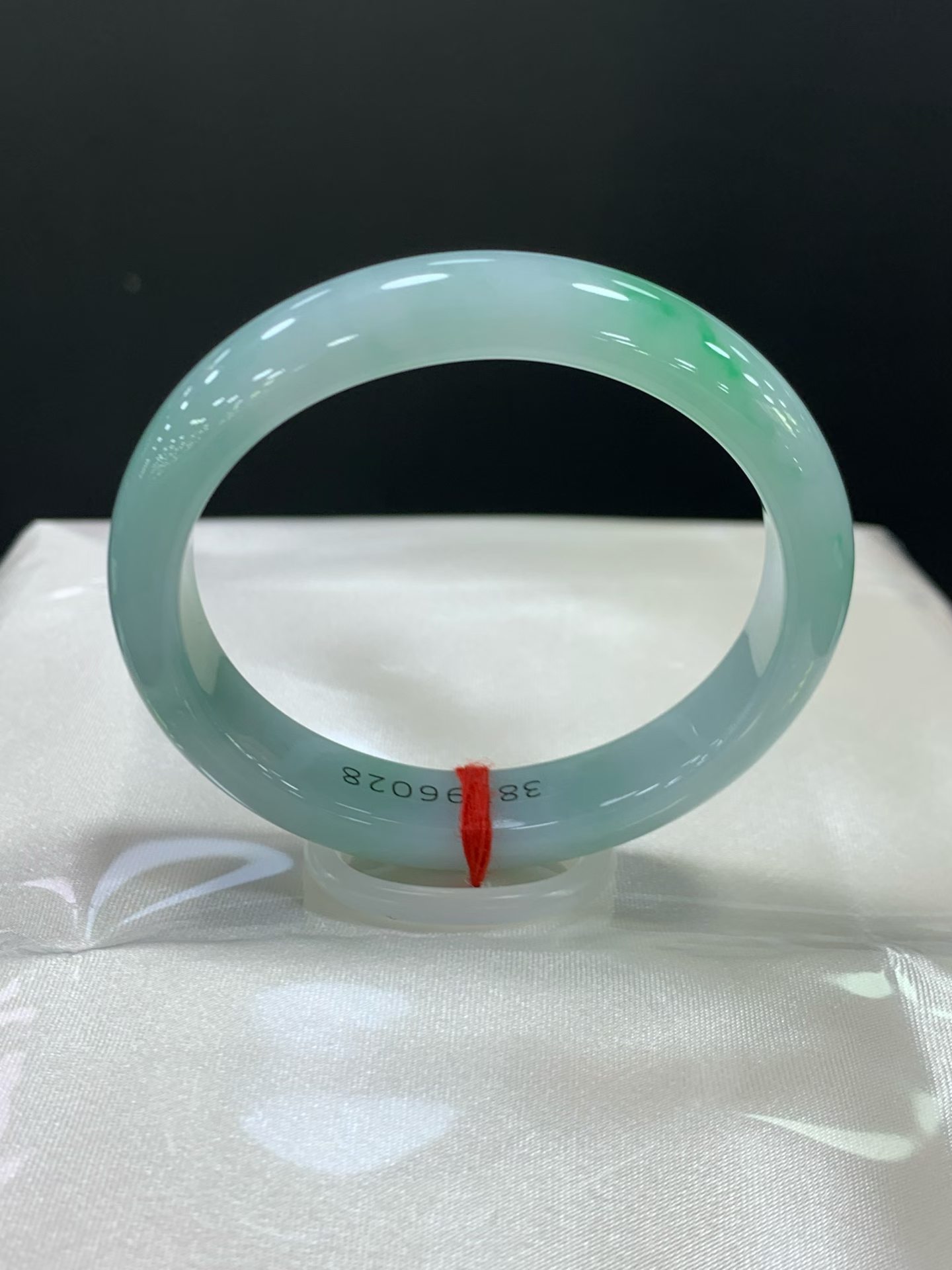 Translucent Qing-style Guifei Bracelet 3