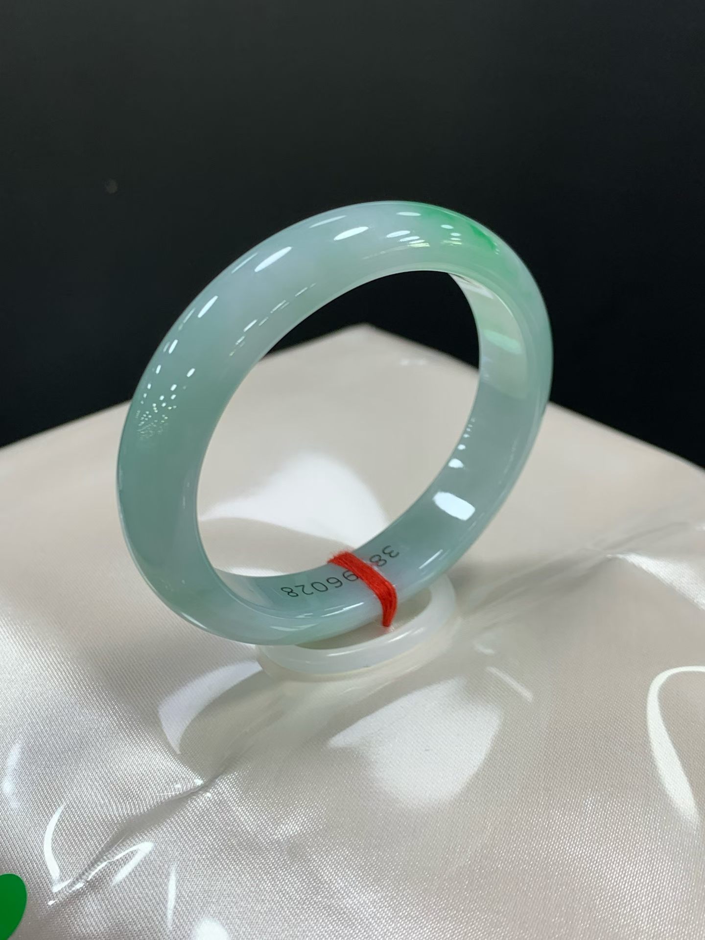 Translucent Qing-style Guifei Bracelet 2