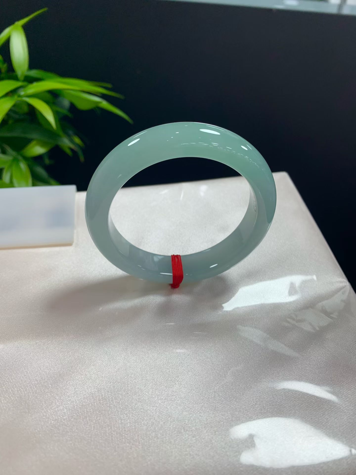 Ice-clear Base Peace Bangle: Fine texture! 3