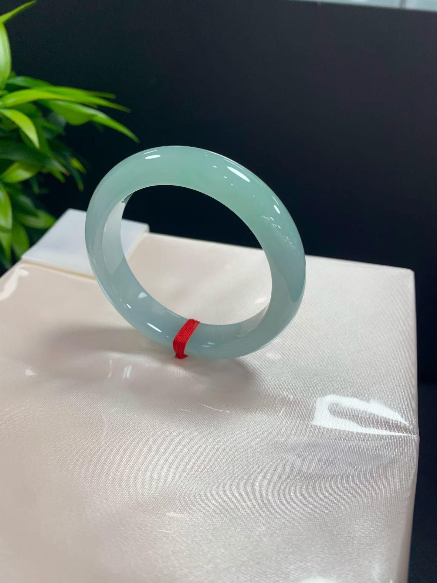 Ice-clear Base Peace Bangle: Fine texture! 2