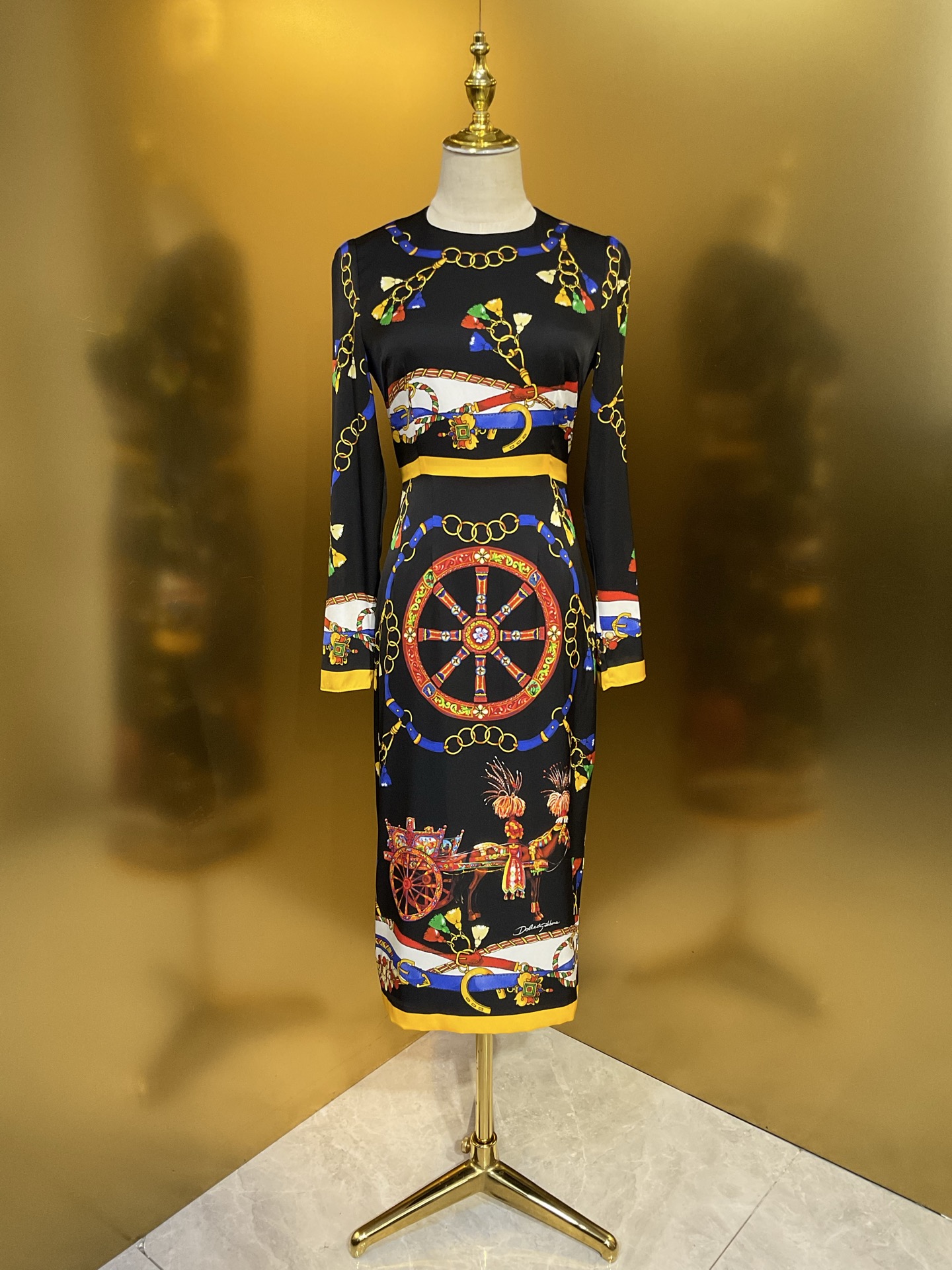 NO:899230,DG Home Black Bottom Wheel Color Flower 19 Moomi Silk Double Qiao Waist Long Sleeve Silk Dress smlxlxxl, Dolce & Gabbana-clothing, Dolce&Gabbana, gucci, skirts, real silk,19860909DG家 黑底车轮彩花19姆米真丝双乔收腰长袖真丝连衣裙 smlxlxxl,杜嘉班纳-服装,Dolce&Gabbana,gucci,skirts,real silk,,Women's clothing