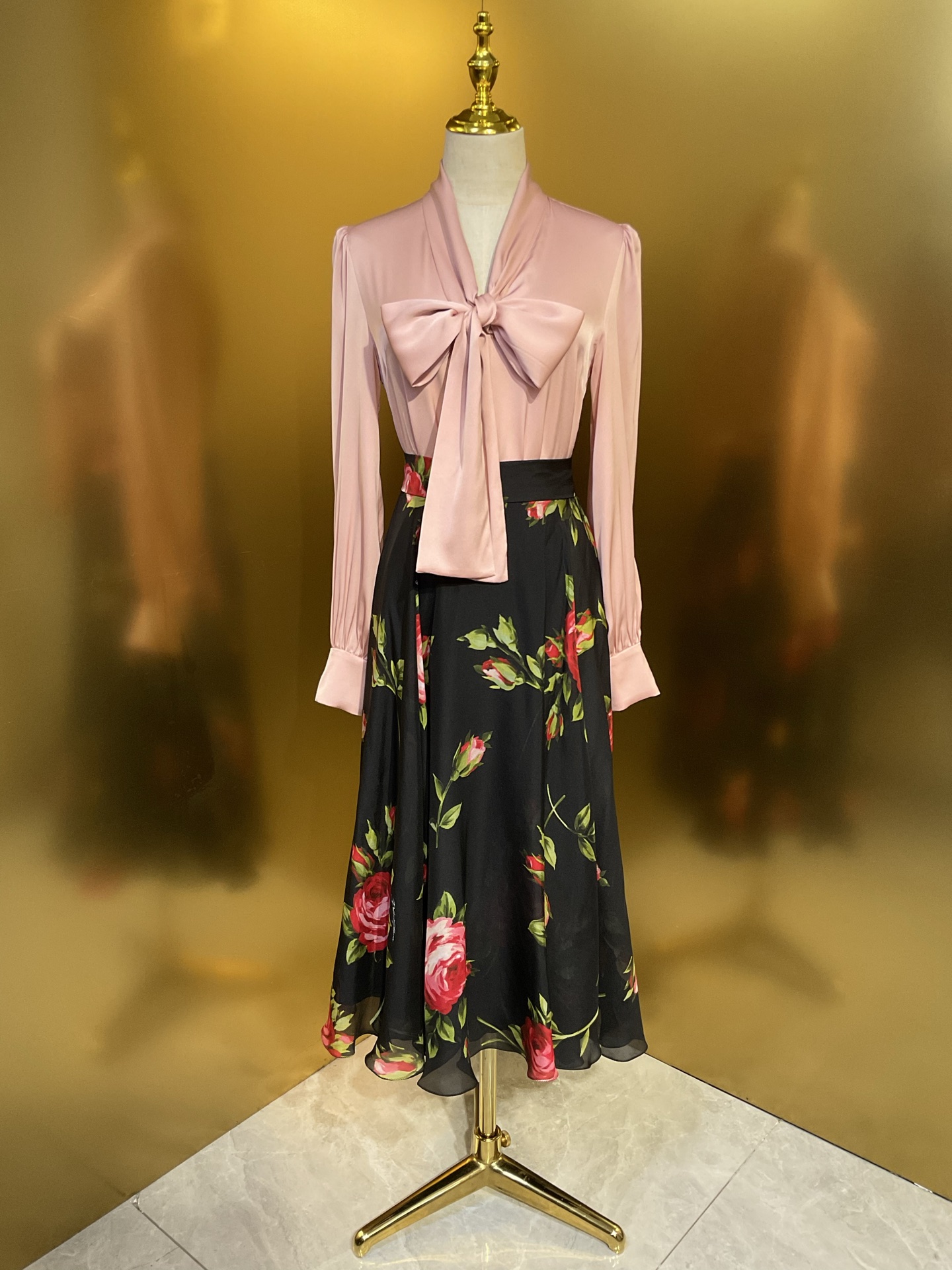 NO:922685,DG new pink 22 Mimi double Joe silk long-sleeved ribbon shirt smlxlxxl, Dolce & Gabbana-clothing, Dolce&Gabbana, shirts, real silk,19860909DG新款 粉色22姆米双乔真丝长袖飘带衬衫 smlxlxxl,杜嘉班纳-服装,Dolce&Gabbana,shirts,real silk,,Women's clothing