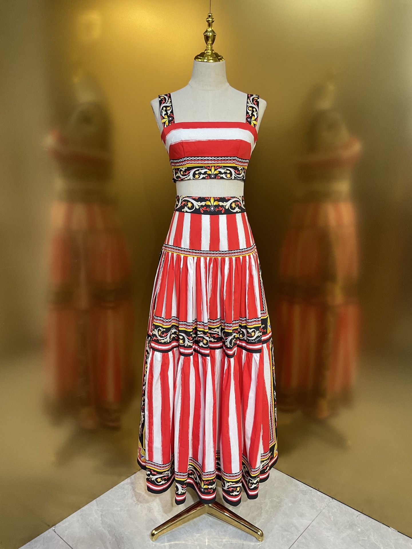 NO:899309,DG new red striped cotton suspender bra smlxlxxl 210 long skirt smlxlxxl, Dolce & Gabbana-clothing, Dolce&Gabbana, skirts,19860909DG 新款 红色条纹棉布吊带小胸衣smlxlxxl 210 大摆长半裙smlxlxxl,杜嘉班纳-服装,Dolce&Gabbana,skirts,,Women's clothing
