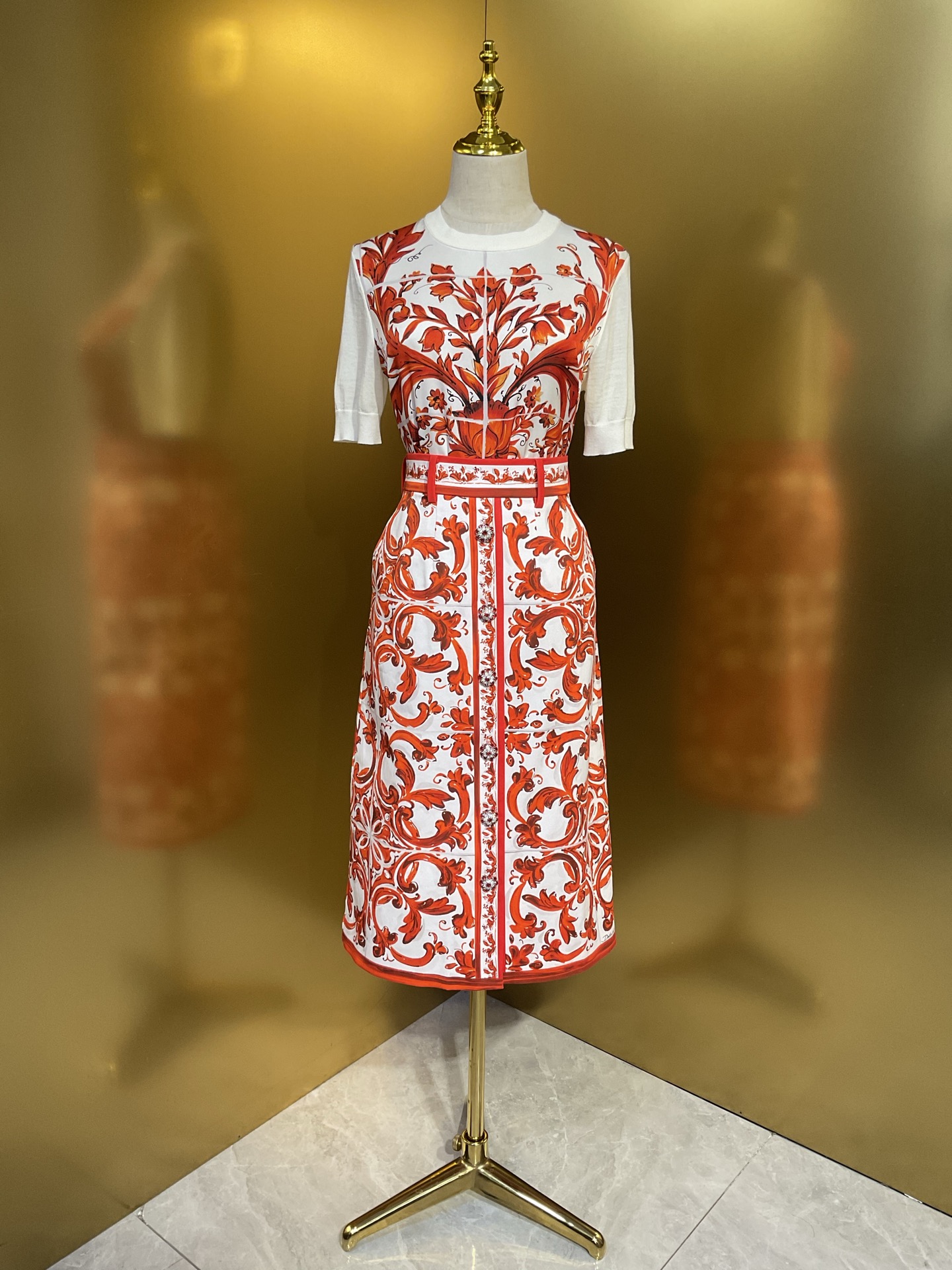 NO:899341,DG new orange pottery glazed vase 22mm silk stretch satin and merino cashmere short-sleeved pullover sweater smlxlxxl twill cotton diamond button slit long skirt smlxlxxl 350, Dolce & Gabbana-clothing, Dolce&Gabbana, skirts, T-shirt, real silk,19860909DG 新款 橙陶釉花瓶22姆米真丝弹力缎拼美丽诺羊绒短袖套头毛衫 smlxlxxl 斜纹棉 钻扣开叉长半裙smlxlxxl 350,杜嘉班纳-服装,Dolce&Gabbana,skirts,T-shirt,real silk,,Women's clothing