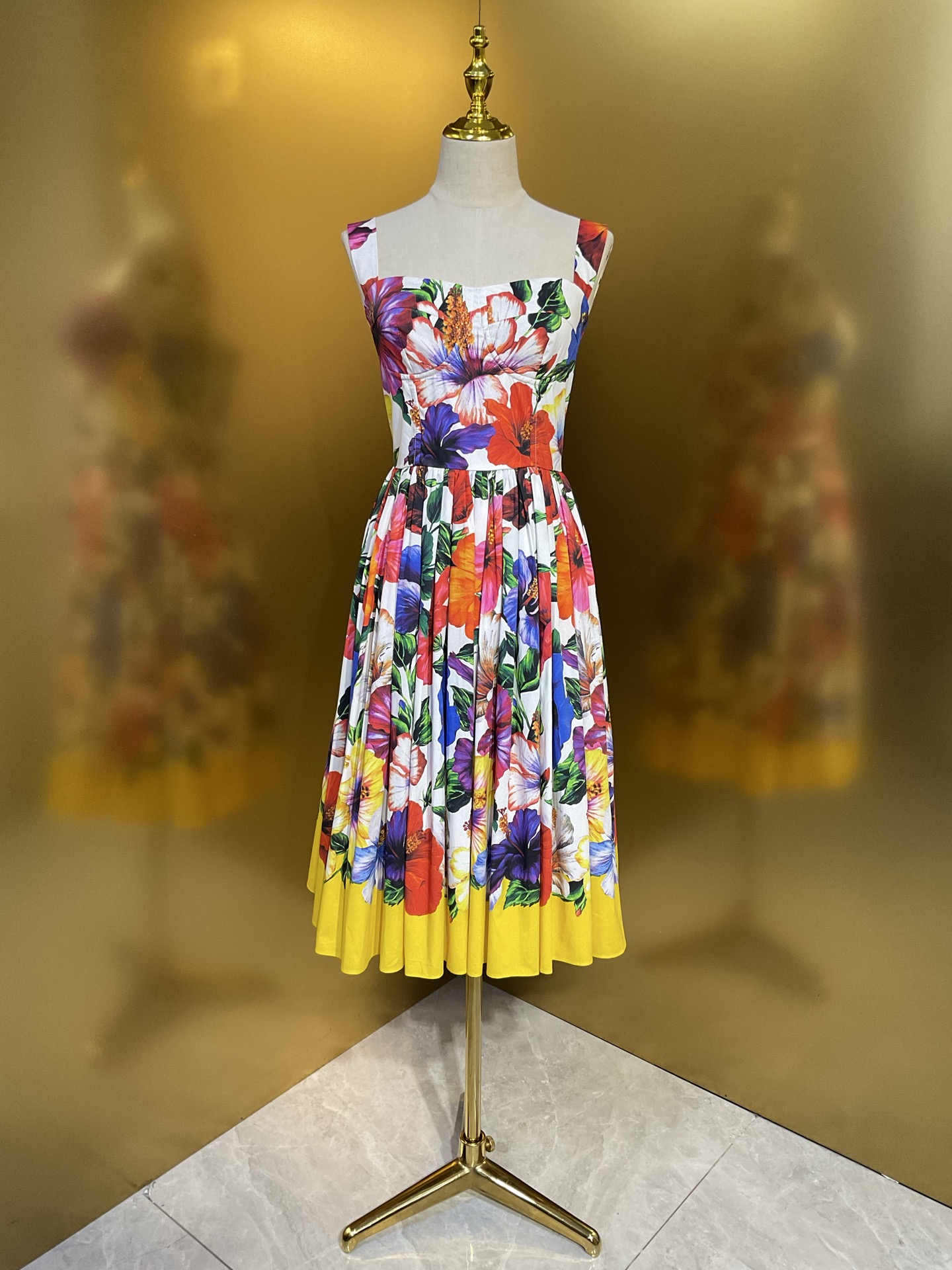 NO:899172,DG new white hibiscus corset poplin cotton suspender dress smlxlxxl, Dolce & Gabbana-clothing, Dolce&Gabbana, skirts,19860909DG新款 白底木槿花紧身胸杯府绸棉吊带连衣裙 smlxlxxl,杜嘉班纳-服装,Dolce&Gabbana,skirts,,Women's clothing