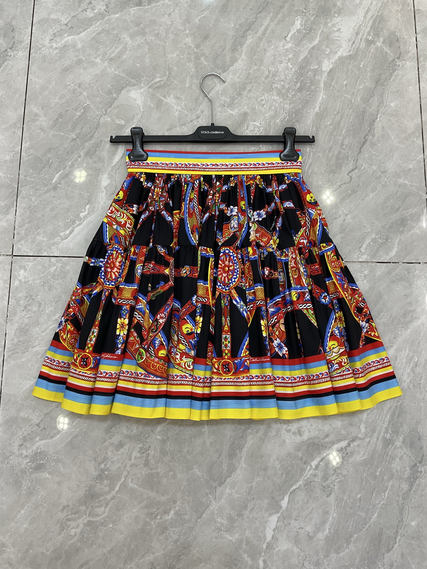 NO:899558,DG new black bottom wheel poplin cotton 360-degree round swing fashion mini skirt smlxlxxl 322 models, Dolce & Gabbana-clothing, Dolce&Gabbana, skirts,19860909DG 新款 黑底车轮府绸棉布360度圆形大摆时尚小半裙 smlxlxxl 322款,杜嘉班纳-服装,Dolce&Gabbana,skirts,,Women's clothing