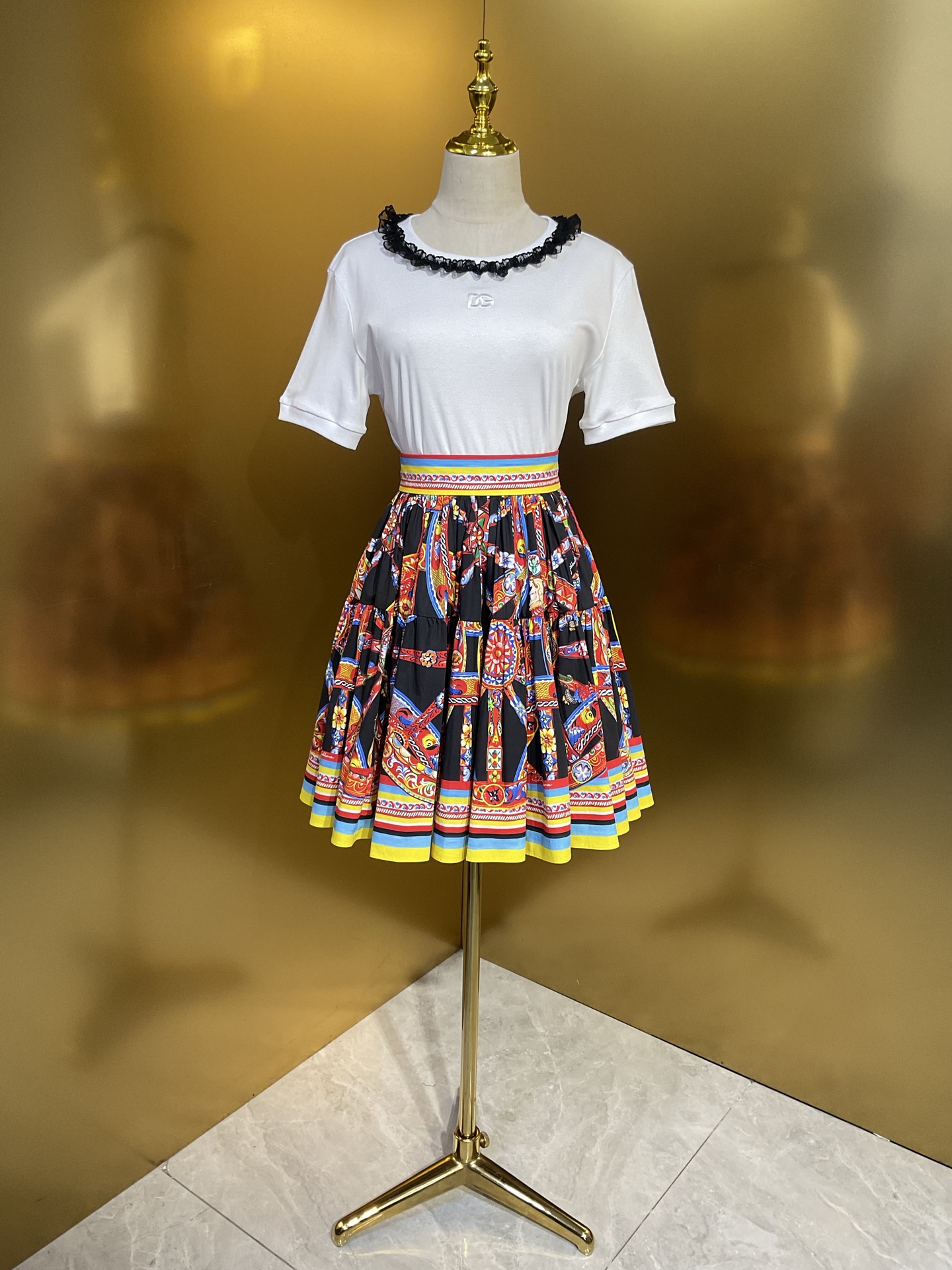NO:922706,DG new black bottom wheel poplin cotton 360 degree round swing fashion mini skirt smlxlxxl, Dolce & Gabbana-clothing, Dolce&Gabbana, skirts,19860909DG 新款 黑底车轮府绸棉布360度圆形大摆时尚小半裙 smlxlxxl,杜嘉班纳-服装,Dolce&Gabbana,skirts,,Women's clothing