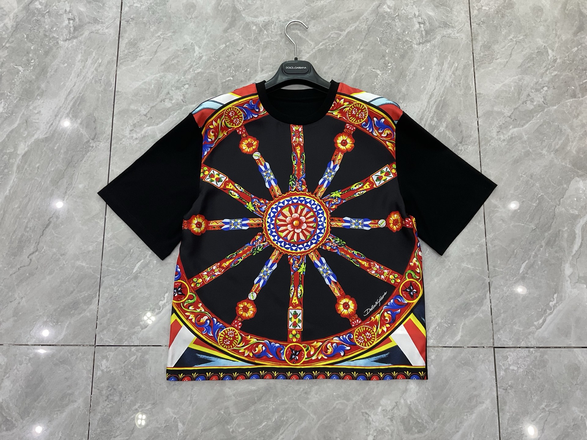 NO:942139,DG new style black bottom floral silk twill with double-sided mercerized brocade knitted T-shirt smlxlxxl, Dolce & Gabbana-clothing, Dolce&Gabbana, tees, t-shirt, real silk,19860909DG新款 黑底车轮花真丝斜纹拼双面丝光锦针织T恤 smlxlxxl,杜嘉班纳-服装,Dolce&Gabbana,tees，t-shirt,real silk,,Women's clothing