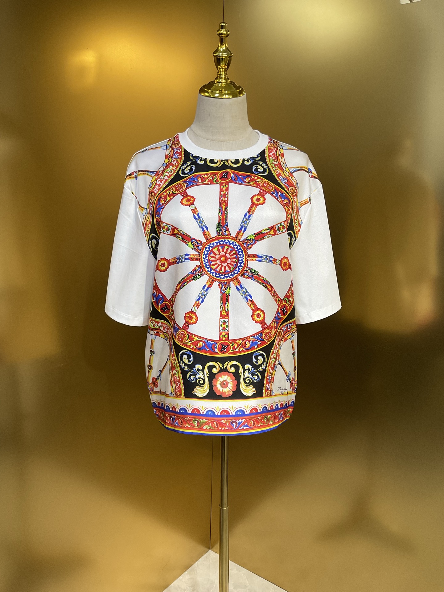 NO:942135,DG new white background floral silk twill spelled double-sided mercerized brocade knitted T-shirt smlxlxxl, Dolce & Gabbana-clothing, Dolce&Gabbana, tees, t-shirt, real silk,19860909DG新款 白底车轮花真丝斜纹拼双面丝光锦针织T恤 smlxlxxl,杜嘉班纳-服装,Dolce&Gabbana,tees，t-shirt,real silk,,Women's clothing