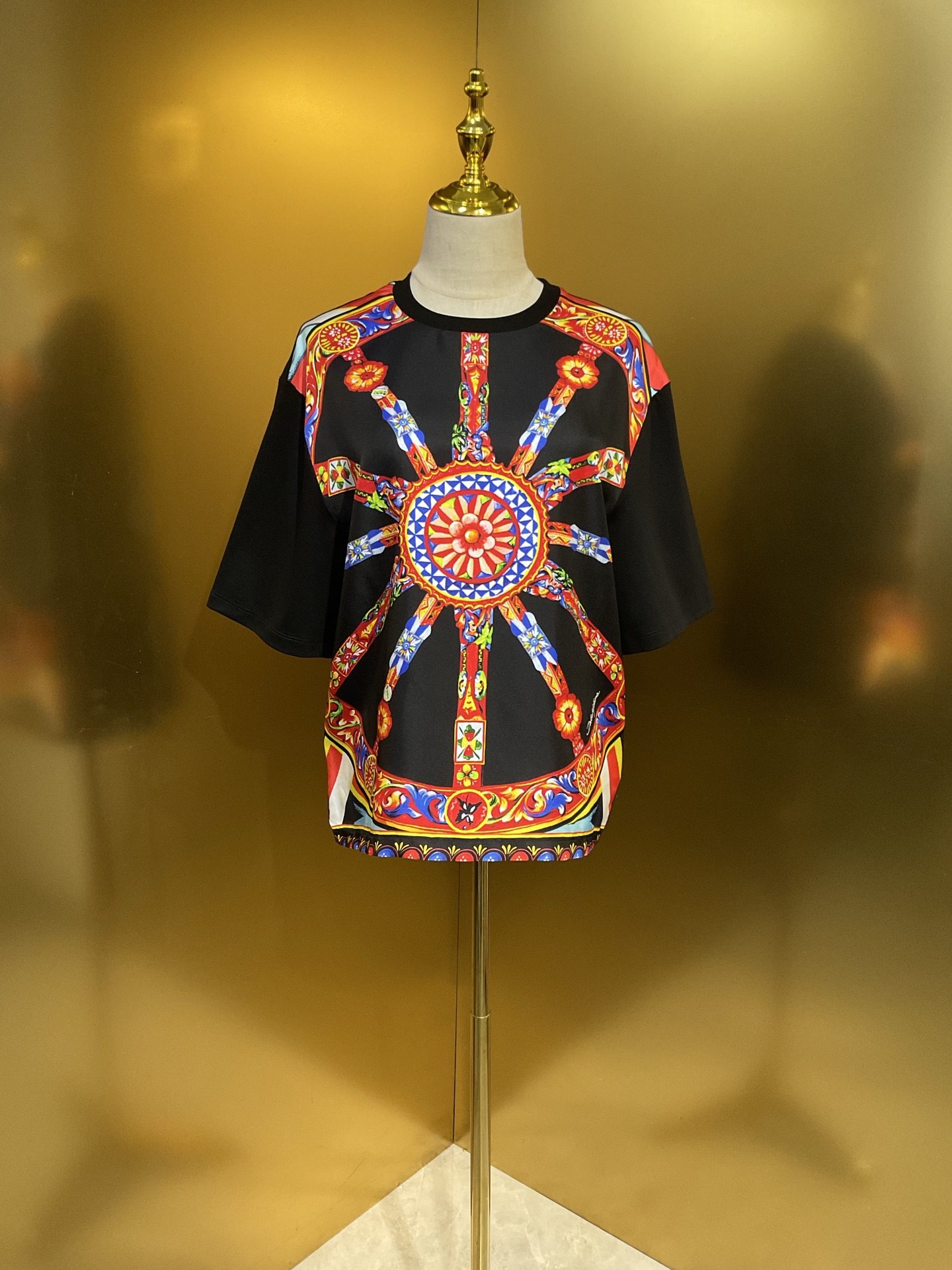 NO:922653,DG new style black bottom floral silk twill spelled double-sided mercerized brocade knitted T-shirt smlxlxxl, Dolce & Gabbana-clothing, Dolce&Gabbana, tees, t-shirt, real silk,19860909DG新款 黑底车轮花真丝斜纹拼双面丝光锦针织T恤 smlxlxxl,杜嘉班纳-服装,Dolce&Gabbana,tees，t-shirt,real silk,,Women's clothing