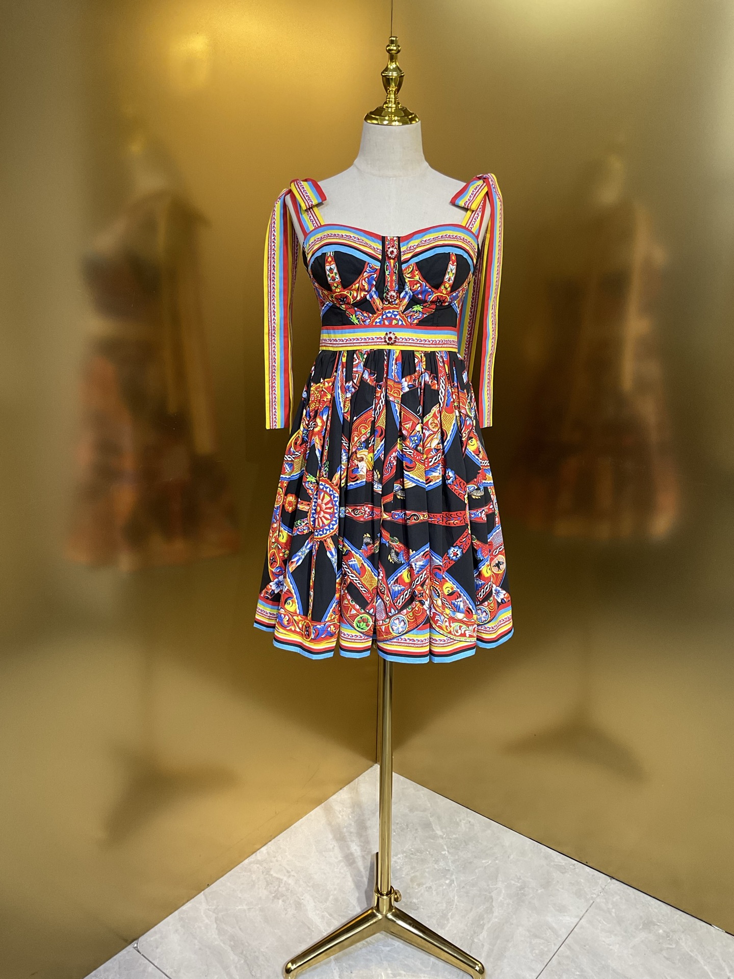 NO:929807,DG new black bottom wheel flower tight breast cup cotton diamond buckle suspender dress smlxlxxl,,skirts,19860909DG新款 黑底车轮花紧身胸杯棉布钻扣吊带连衣裙smlxlxxl,,skirts,,Women's clothing