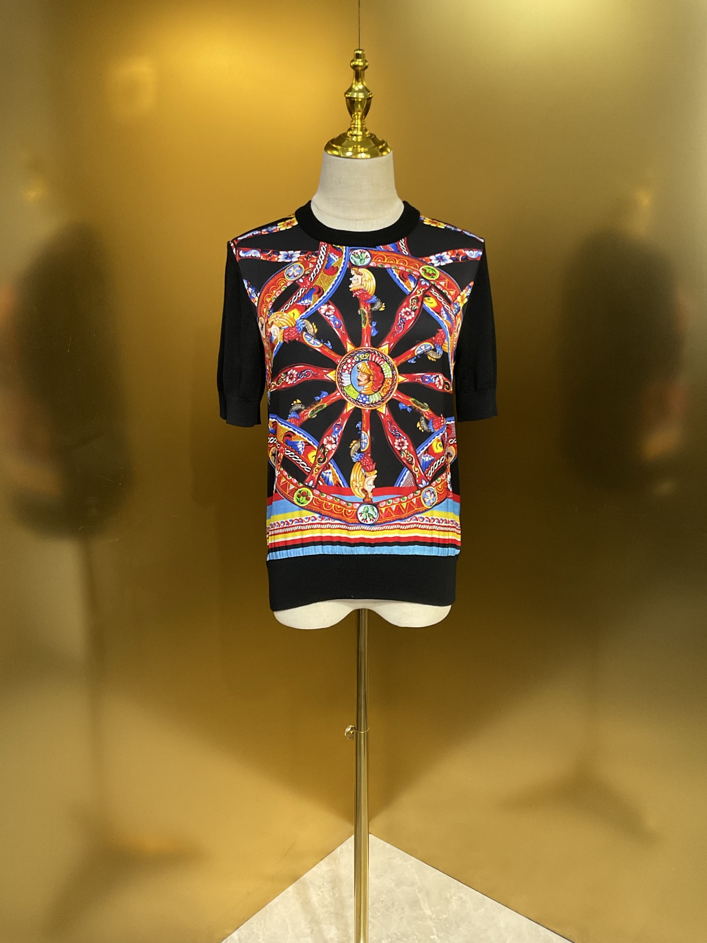 NO:929798,DG new black bottom wheel pattern 22mm silk stretch satin with merino cashmere short-sleeved pullover sweater smlxlxxl, Dolce & Gabbana-clothing, Dolce&Gabbana, T-shirt, real silk,19860909DG 新款 黑底车轮花22姆米真丝弹力缎拼美丽诺羊绒短袖套头毛衫 smlxlxxl,杜嘉班纳-服装,Dolce&Gabbana,T-shirt,real silk,,Women's clothing