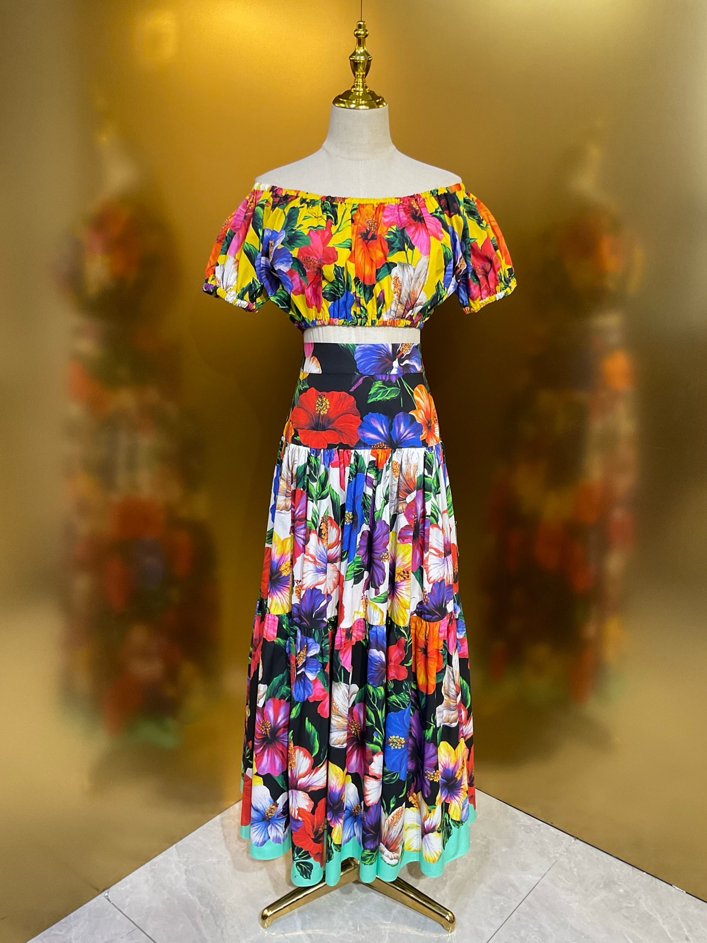 NO:948725,DG new style hibiscus colorful flower poplin cotton fashion long skirt smlxlxxl, Dolce & Gabbana-clothing, Dolce&Gabbana, skirts,19860909DG新款 木槿五彩花府绸棉布时尚大摆长半裙smlxlxxl,杜嘉班纳-服装,Dolce&Gabbana,skirts,,Women's clothing