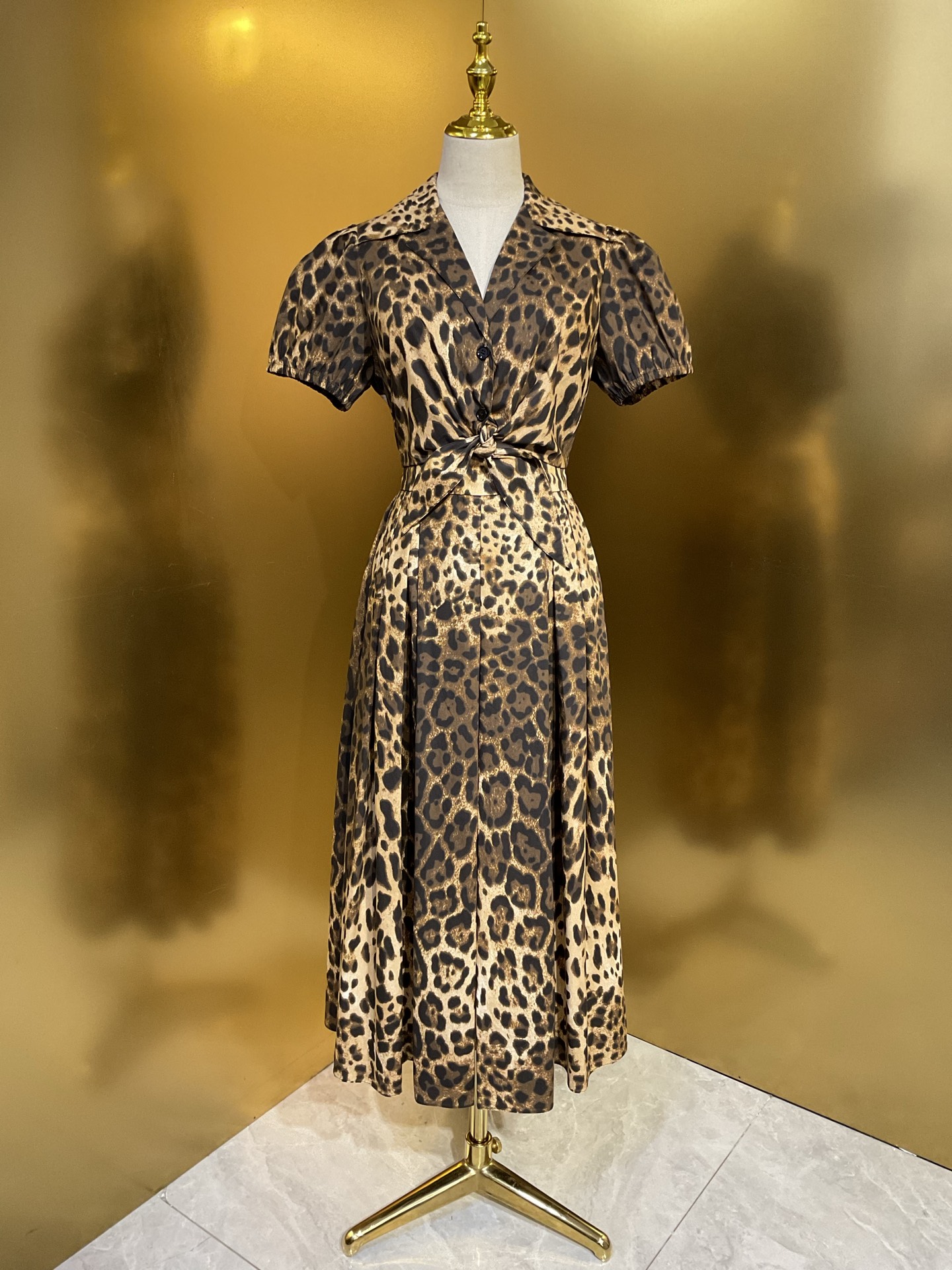 NO:942701,DG new style leopard print poplin cotton fashion short-sleeved shirt smlxlxxl, Dolce & Gabbana-clothing, Dolce&Gabbana, shirts, T-shirt,19860909DG新款 豹纹花府绸棉布时尚短袖衬衫smlxlxxl,杜嘉班纳-服装,Dolce&Gabbana,shirts,T-shirt,,Women's clothing
