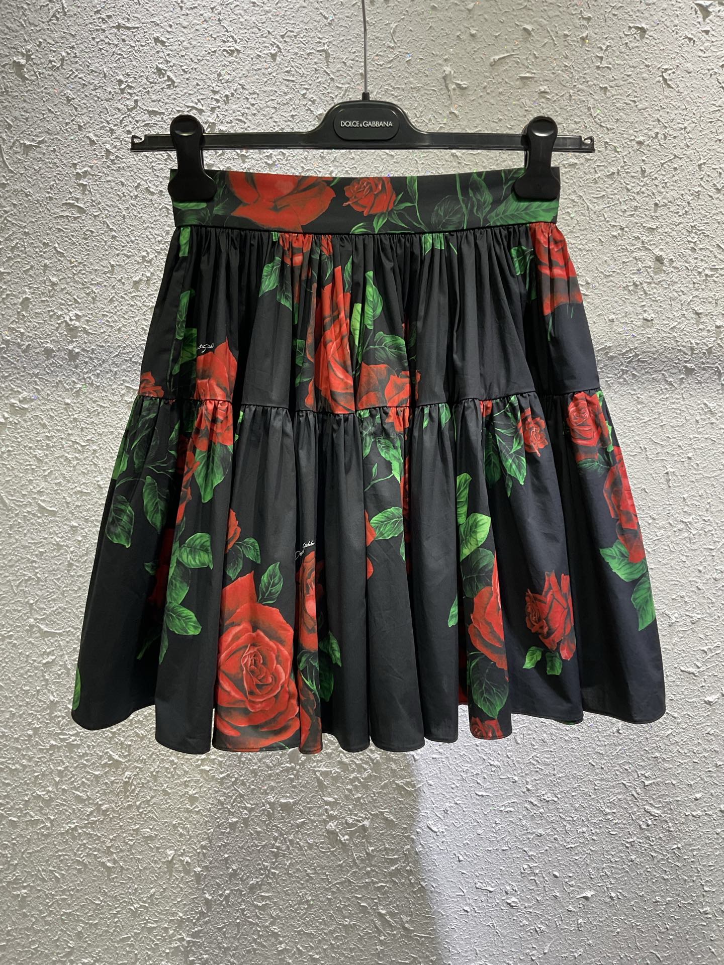 NO:948815,DG new black bottom red rose poplin cotton 360 degree fashionable mini skirt with wide swing smlxlxxl, Dolce & Gabbana-clothing, Dolce&Gabbana, skirts,19860909DG 新款 黑底红玫瑰府绸棉布360度大摆时尚小半裙 smlxlxxl,杜嘉班纳-服装,Dolce&Gabbana,skirts,,Women's clothing