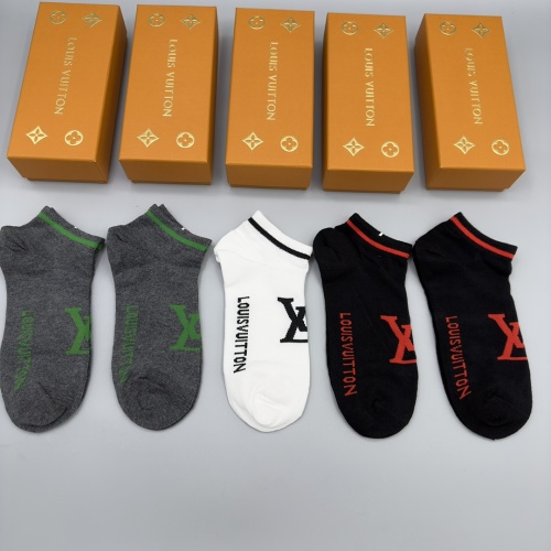 Louis Vuitton Unisex Short Socks, Breathable, Sweat-Absorbent, Anti-Slip - 5 Pairs 1 Louis Vuitton Unisex Short Socks, Breathable, Sweat-Absorbent, Anti-Slip - 5 Pairs